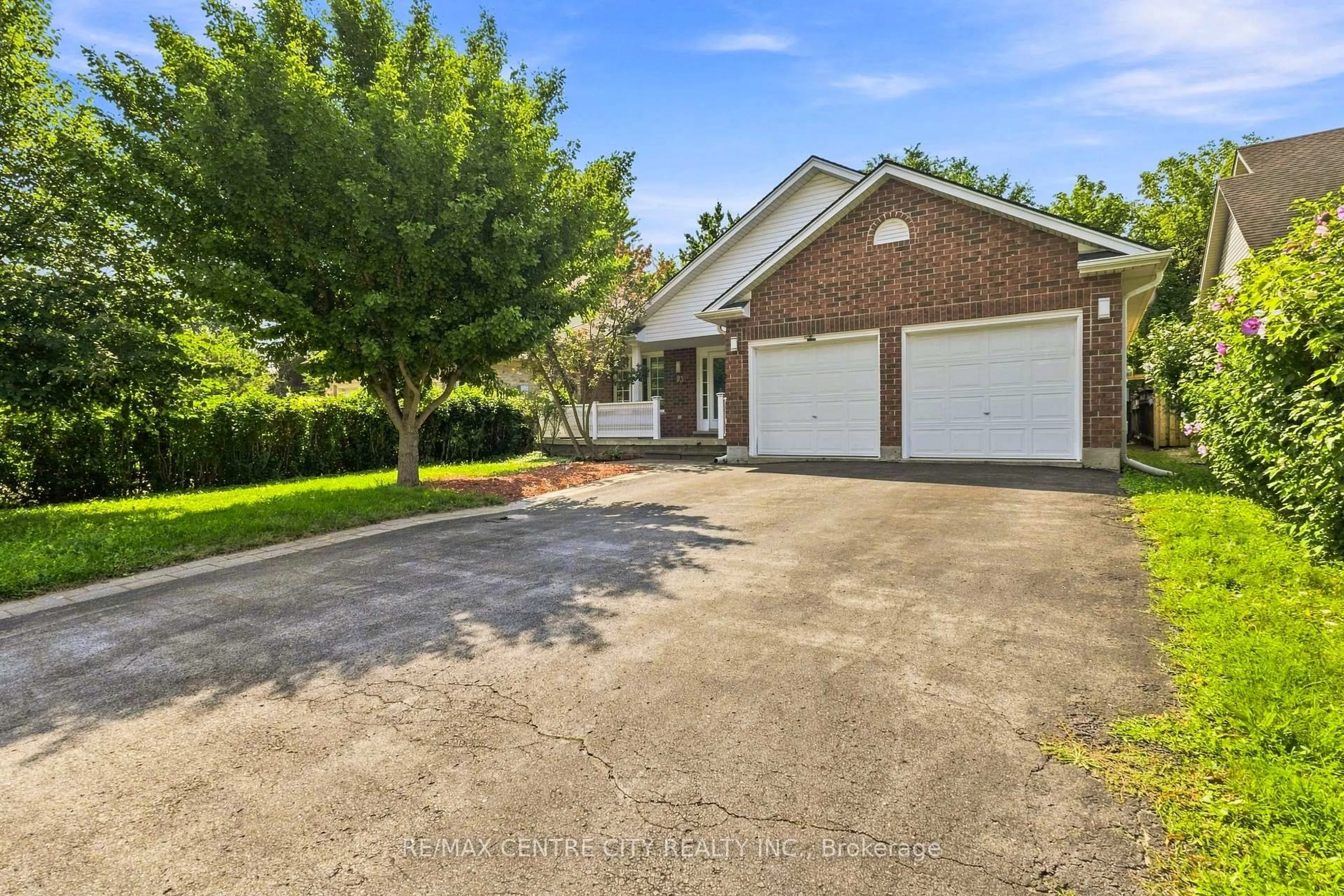 A pic from outside/outdoor area/front of a property/back of a property/a pic from drone, street for 93 Mctaggart Crt, London North Ontario N5X 3L9