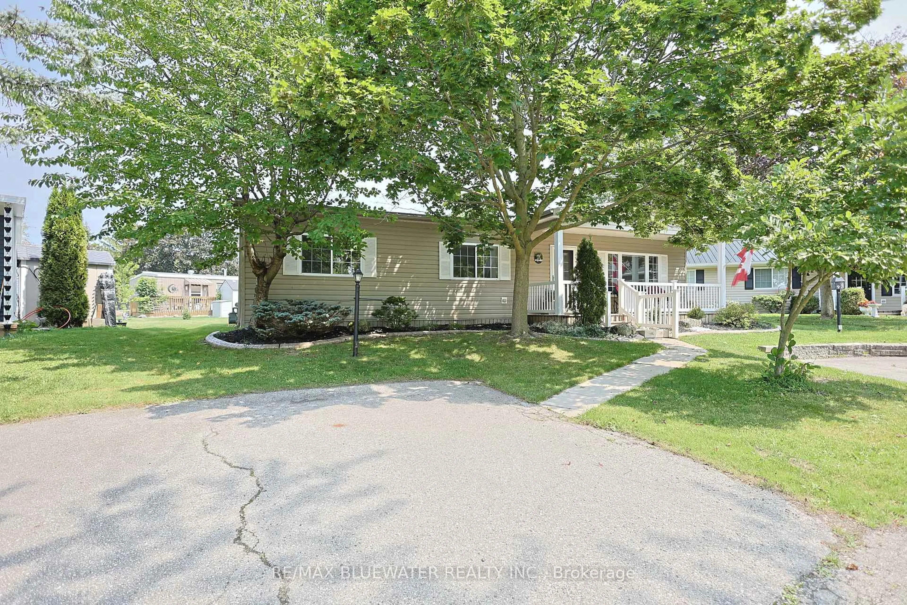 A pic from outside/outdoor area/front of a property/back of a property/a pic from drone, street for 288 Concord Dr, South Huron Ontario N0M 1T0