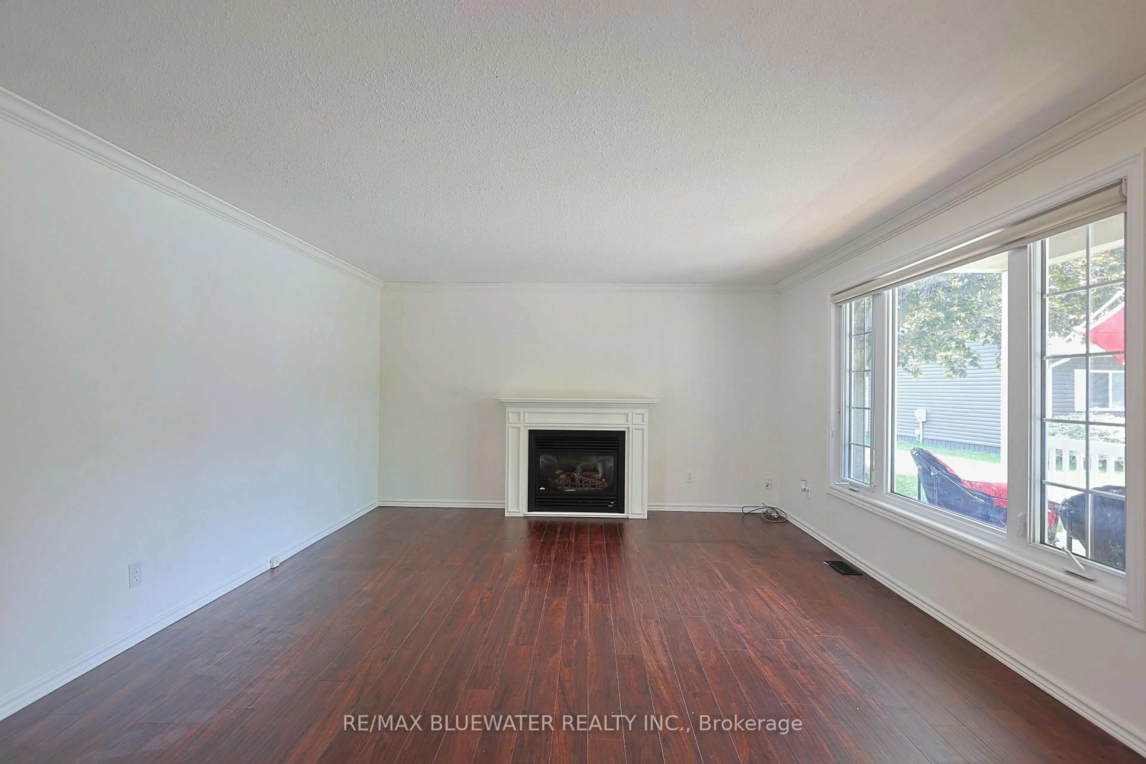 A pic of a room for 288 Concord Dr, South Huron Ontario N0M 1T0
