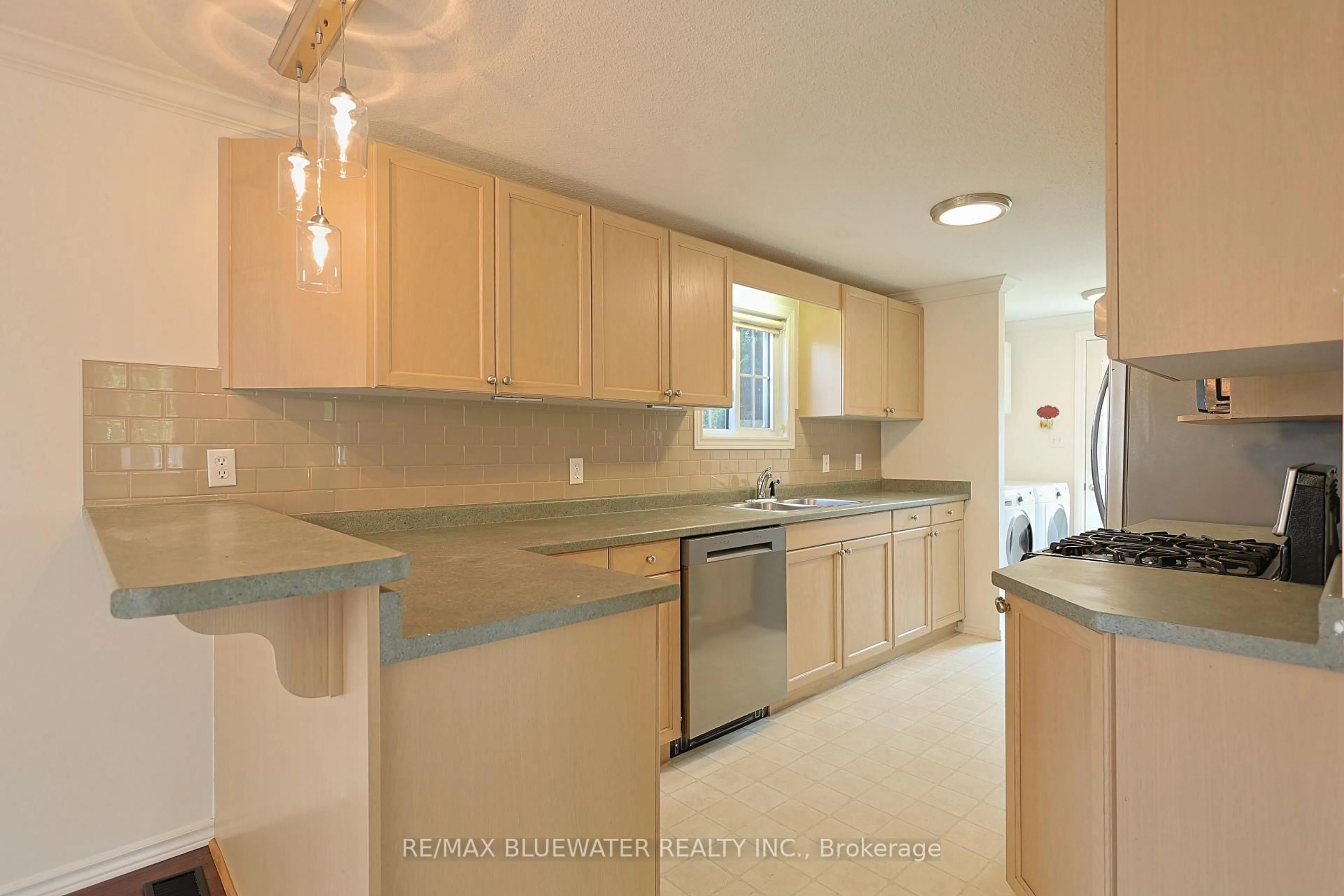 Unknown for 288 Concord Dr, South Huron Ontario N0M 1T0