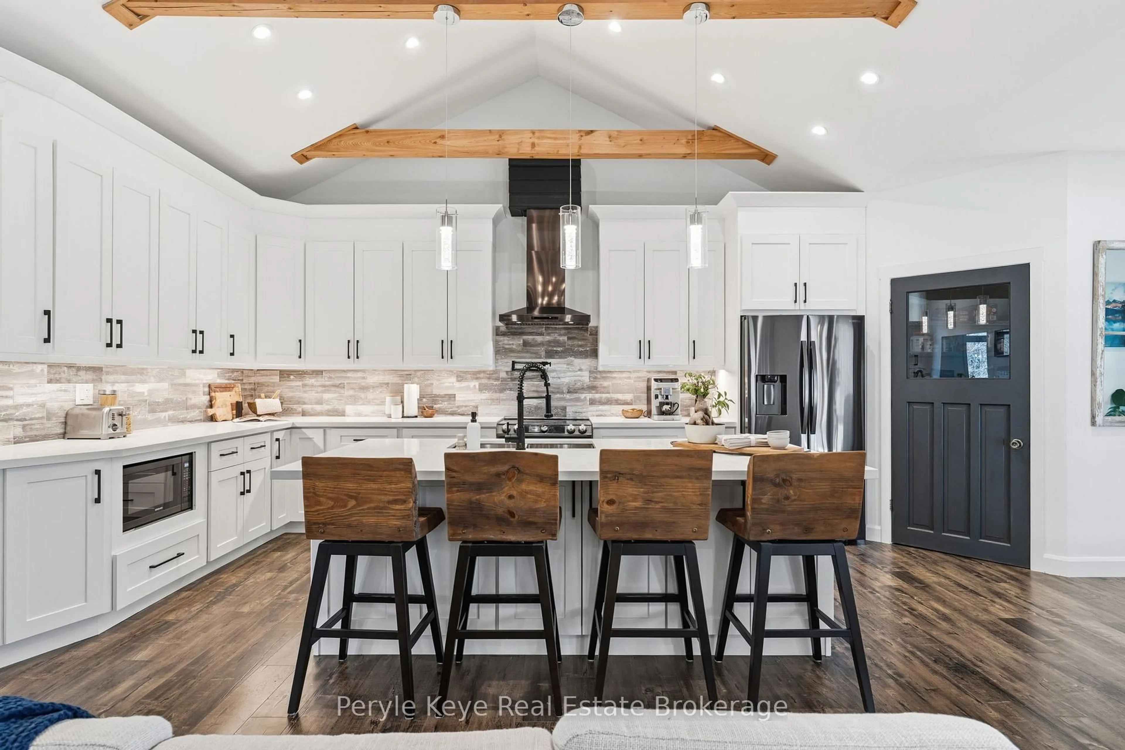 Open concept kitchen, unknown for 1056 Xavier St, Gravenhurst Ontario P0E 1G0