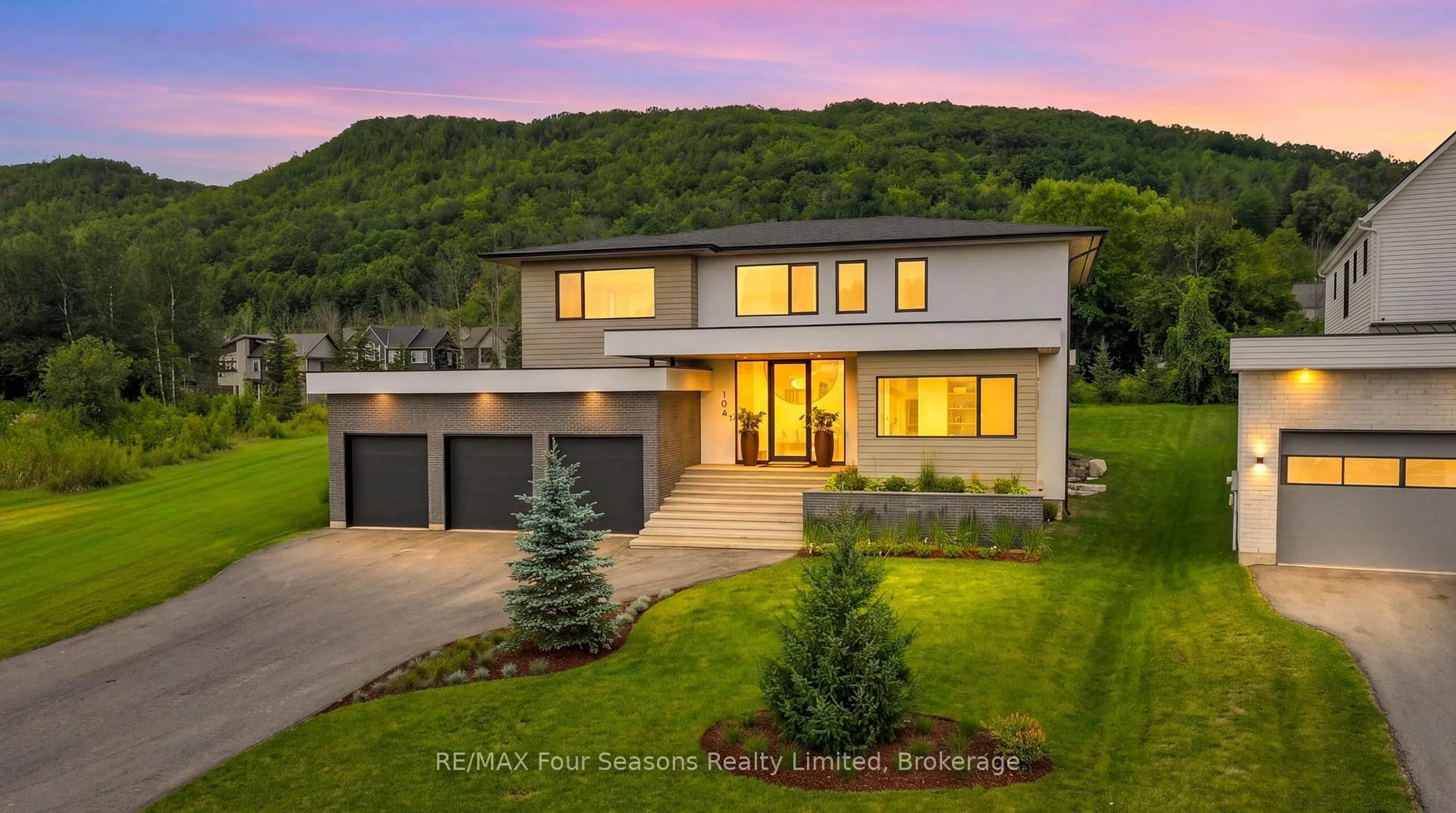 Home with vinyl exterior material, unknown for 102 Barton Blvd, Blue Mountains Ontario N0H 1J0