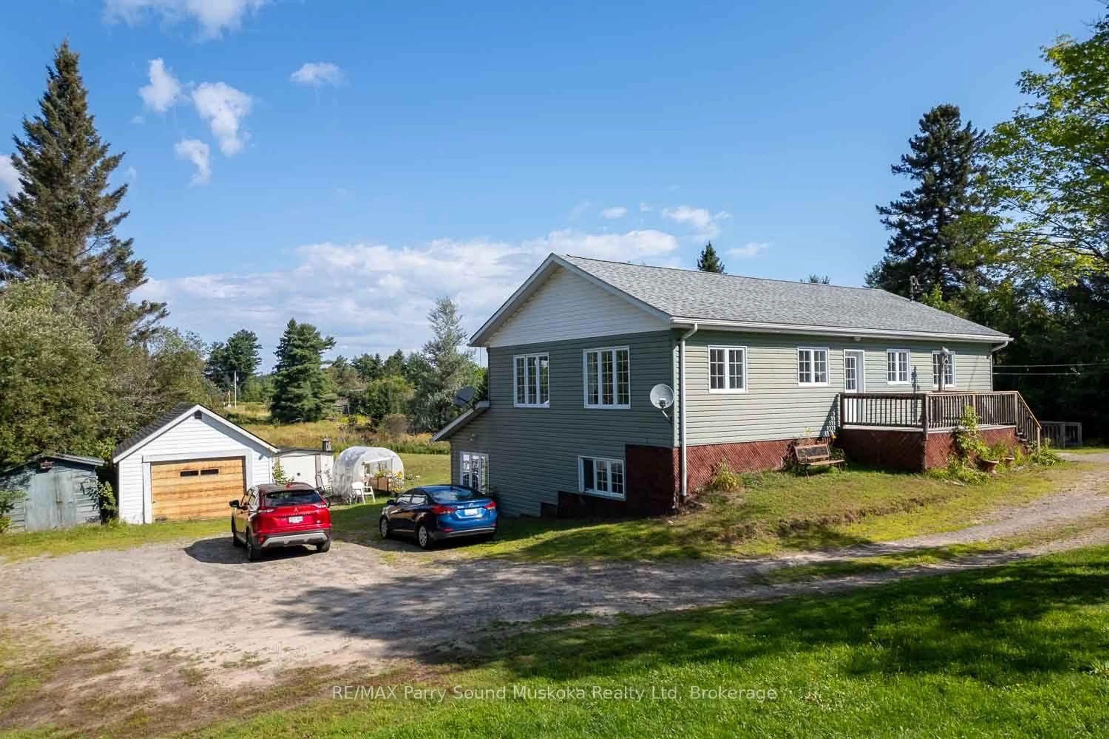 A pic from outside/outdoor area/front of a property/back of a property/a pic from drone, building for 187 Victoria St, Magnetawan Ontario P0A 1P0