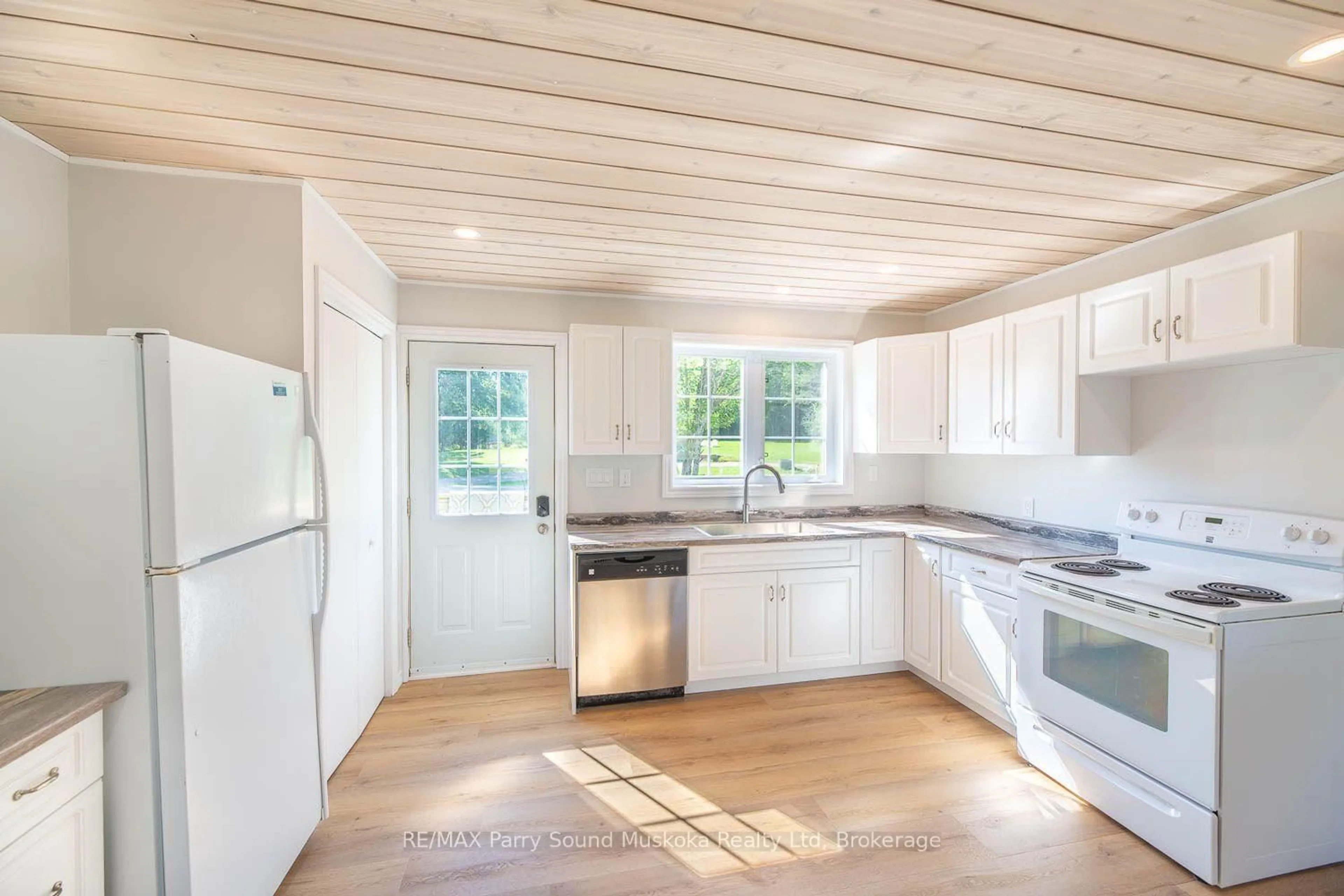 Open concept kitchen, wood/laminate floor for 187 Victoria St, Magnetawan Ontario P0A 1P0
