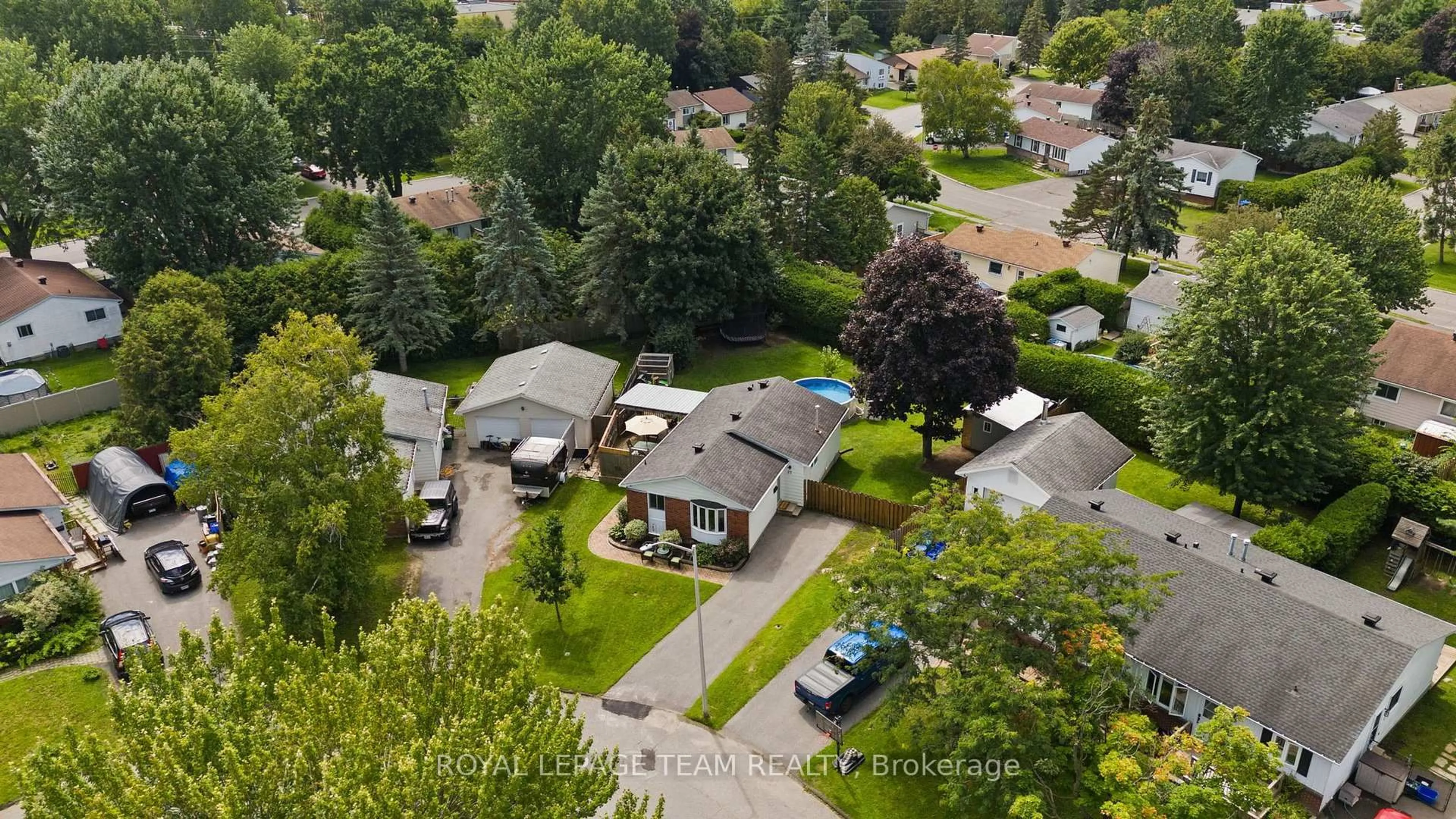 A pic from outside/outdoor area/front of a property/back of a property/a pic from drone, street for 27 Ballantrae Way, Ottawa Ontario K2L 1N3