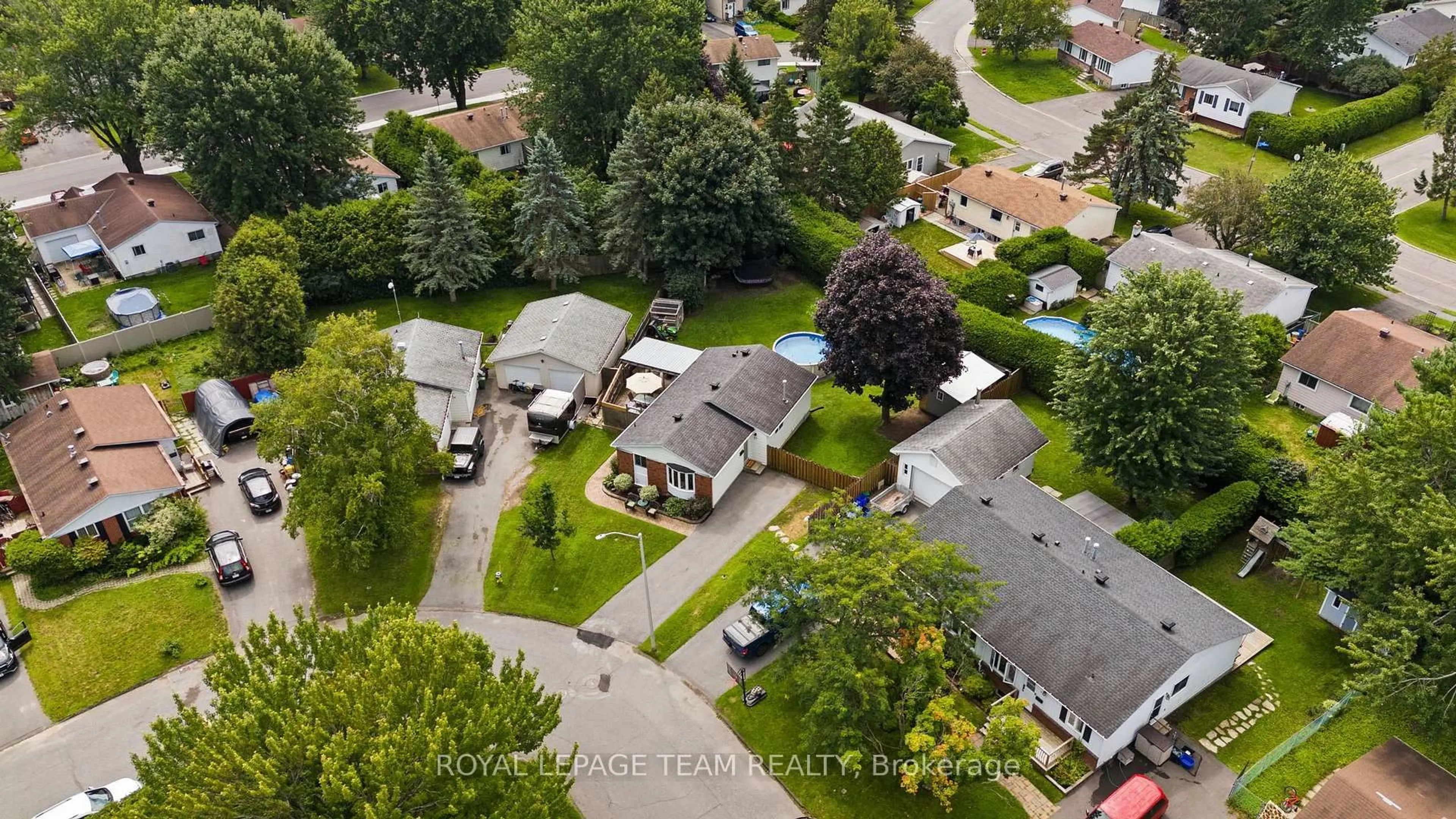 A pic from outside/outdoor area/front of a property/back of a property/a pic from drone, street for 27 Ballantrae Way, Ottawa Ontario K2L 1N3