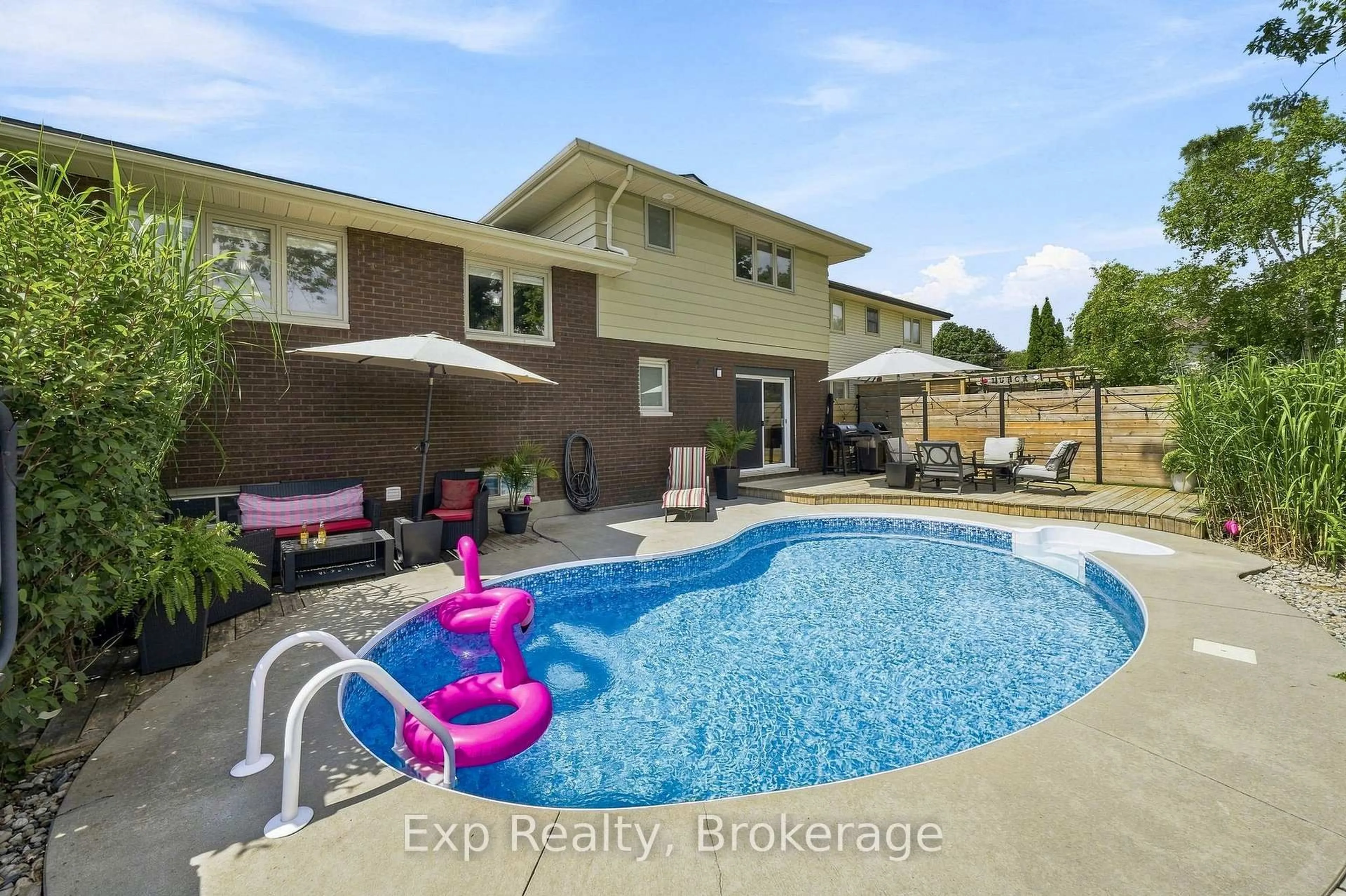 Pool for 36 Kensington Cres, Belleville Ontario K8P 4T3