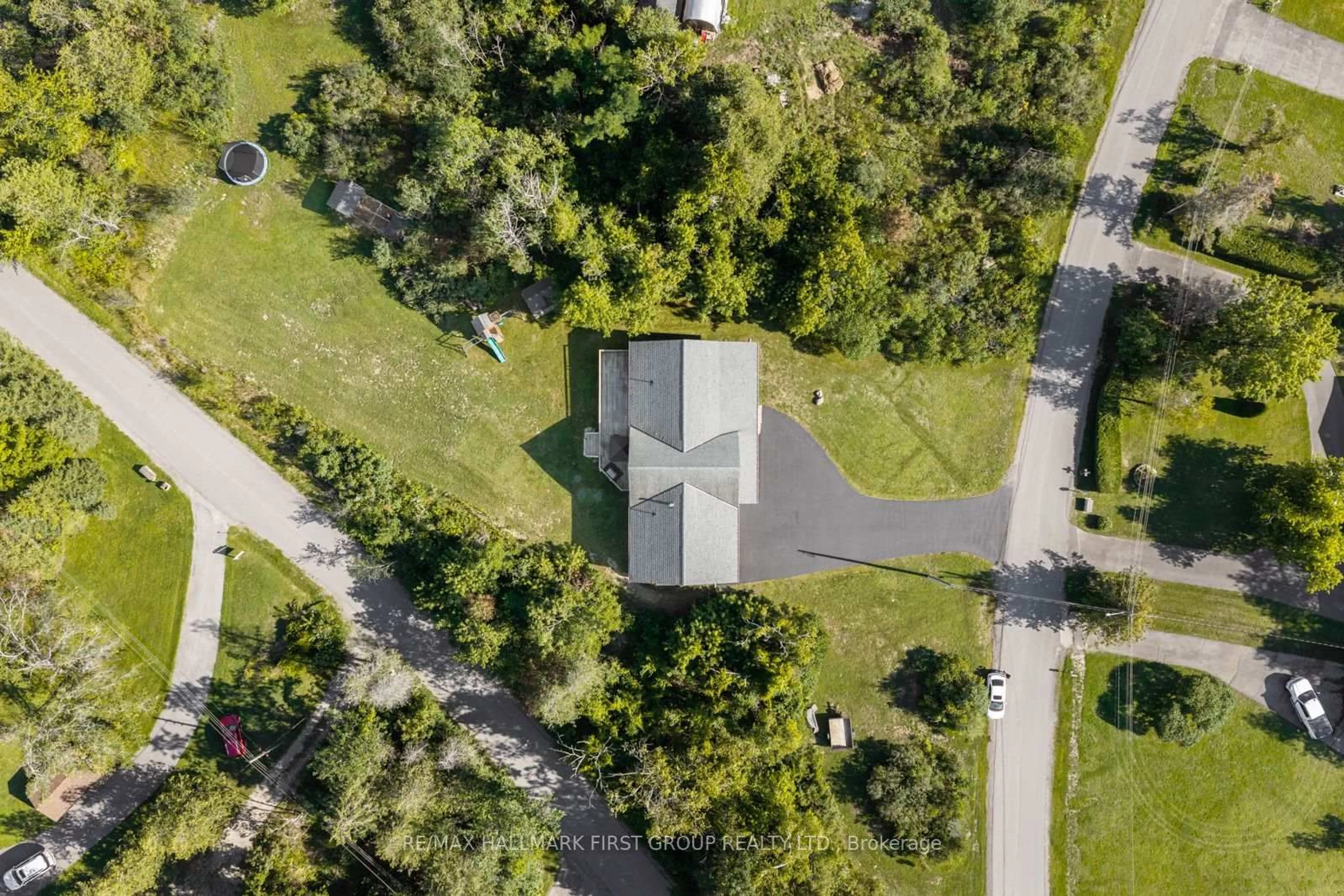 A pic from outside/outdoor area/front of a property/back of a property/a pic from drone, street for 20 Lagoon Dr, Kawartha Lakes Ontario K0M 1N0