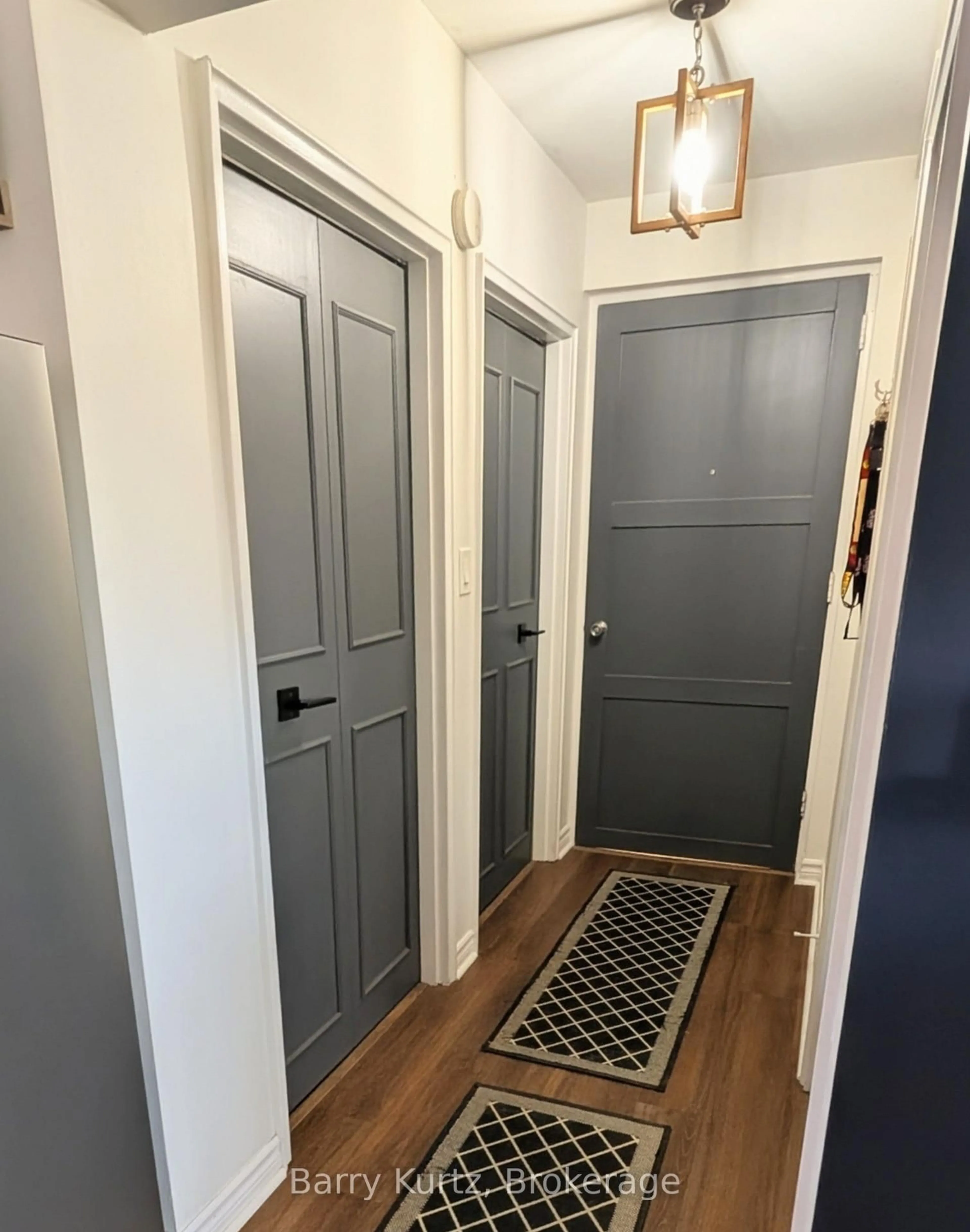 Indoor entryway for 1 Sunnylea Cres #5, Guelph Ontario N1E 1W1