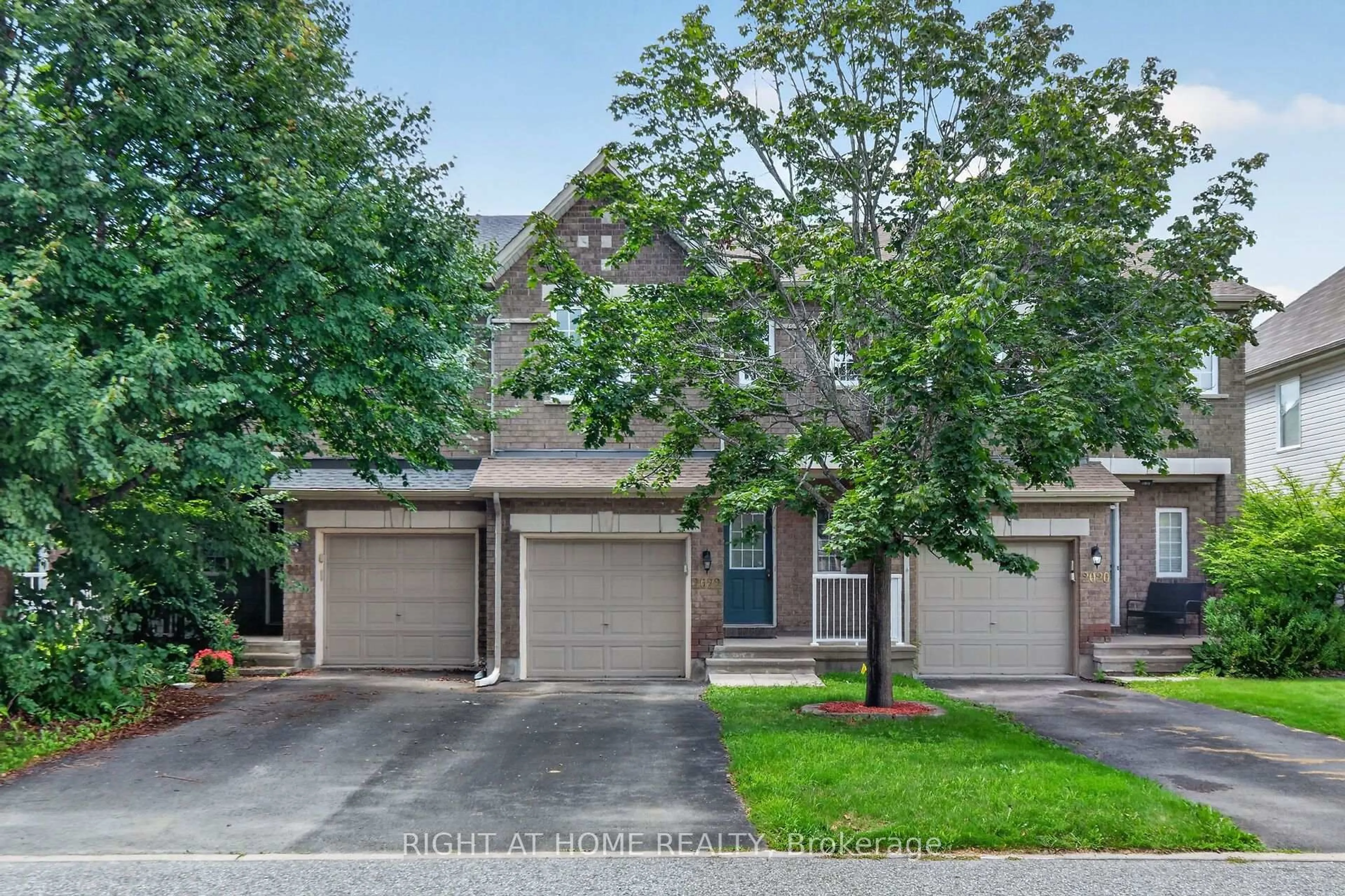 A pic from outside/outdoor area/front of a property/back of a property/a pic from drone, street for 2022 Melette Cres, Ottawa Ontario K4A 4X1