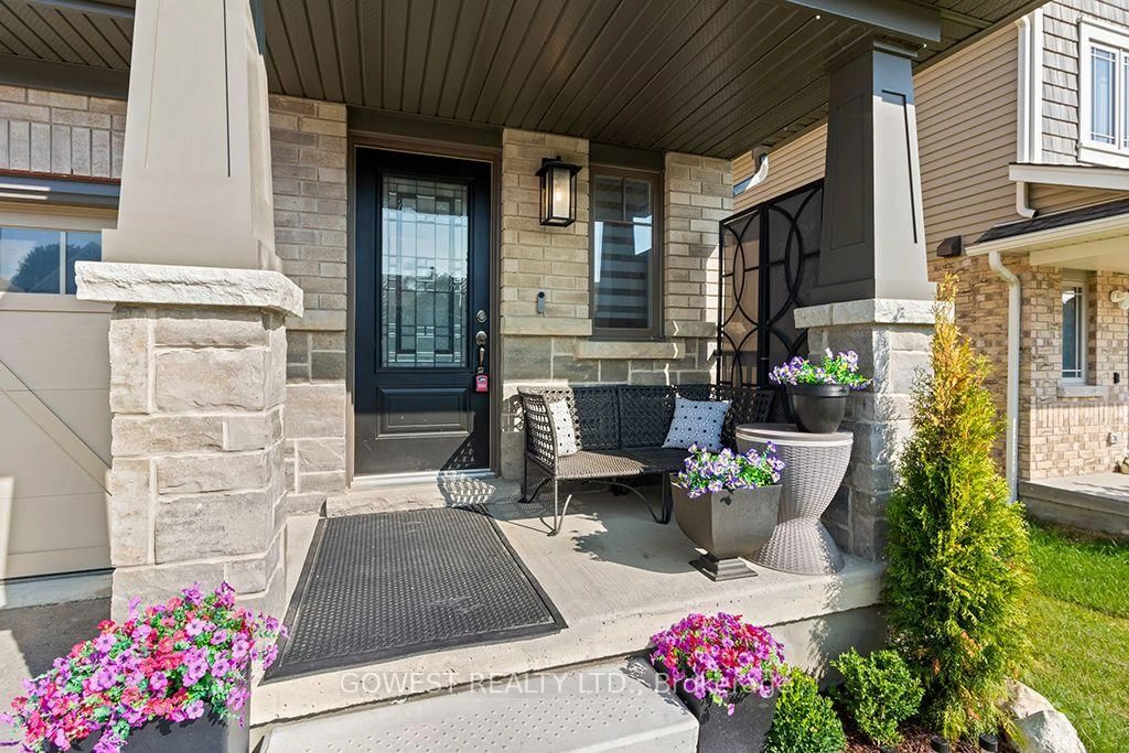 Indoor entryway for 128 Mullin St, Grey Highlands Ontario N0C 1H0