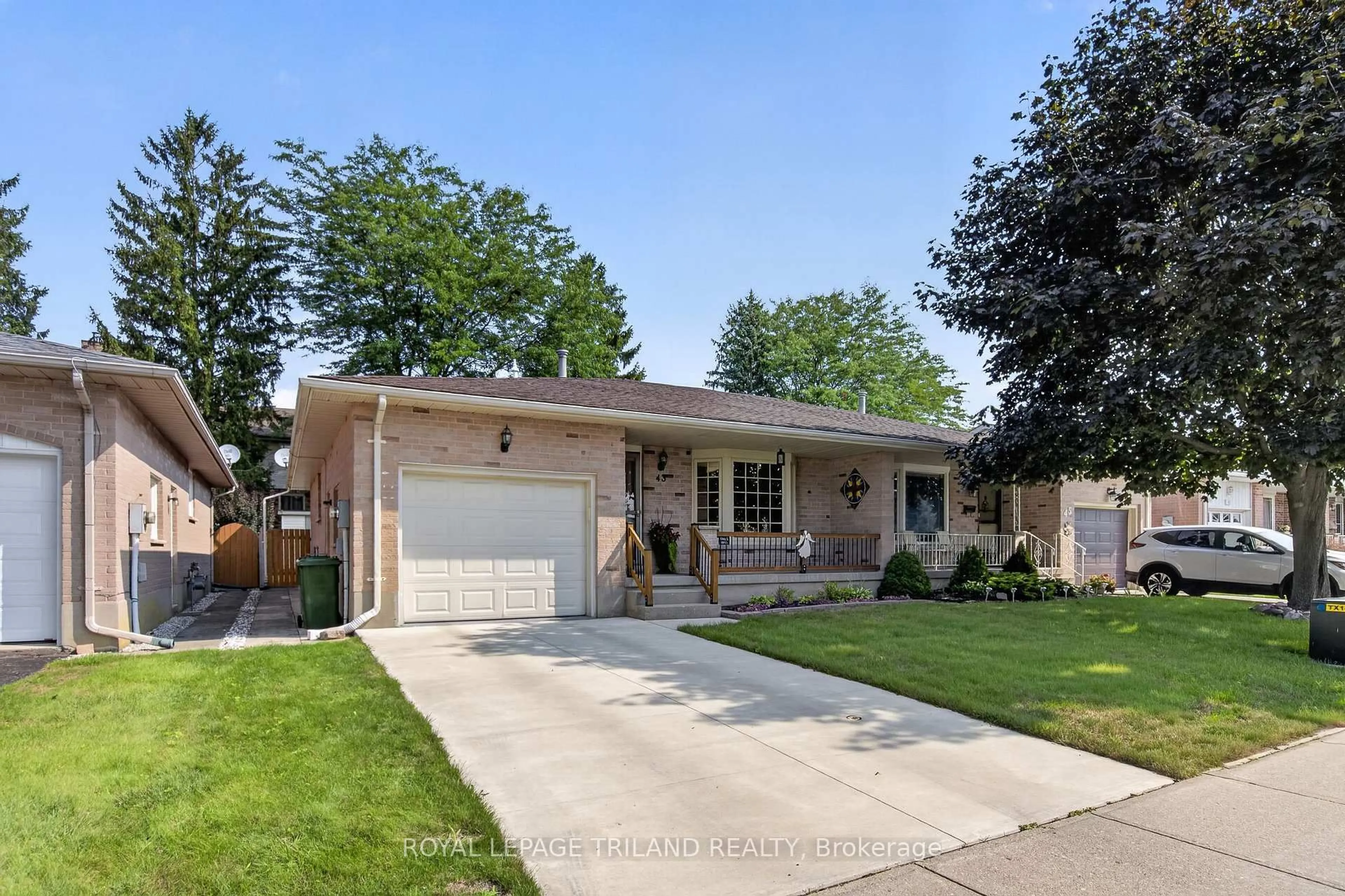 Home with brick exterior material, street for 43 Bonnie Pl, St. Thomas Ontario N5R 5W5