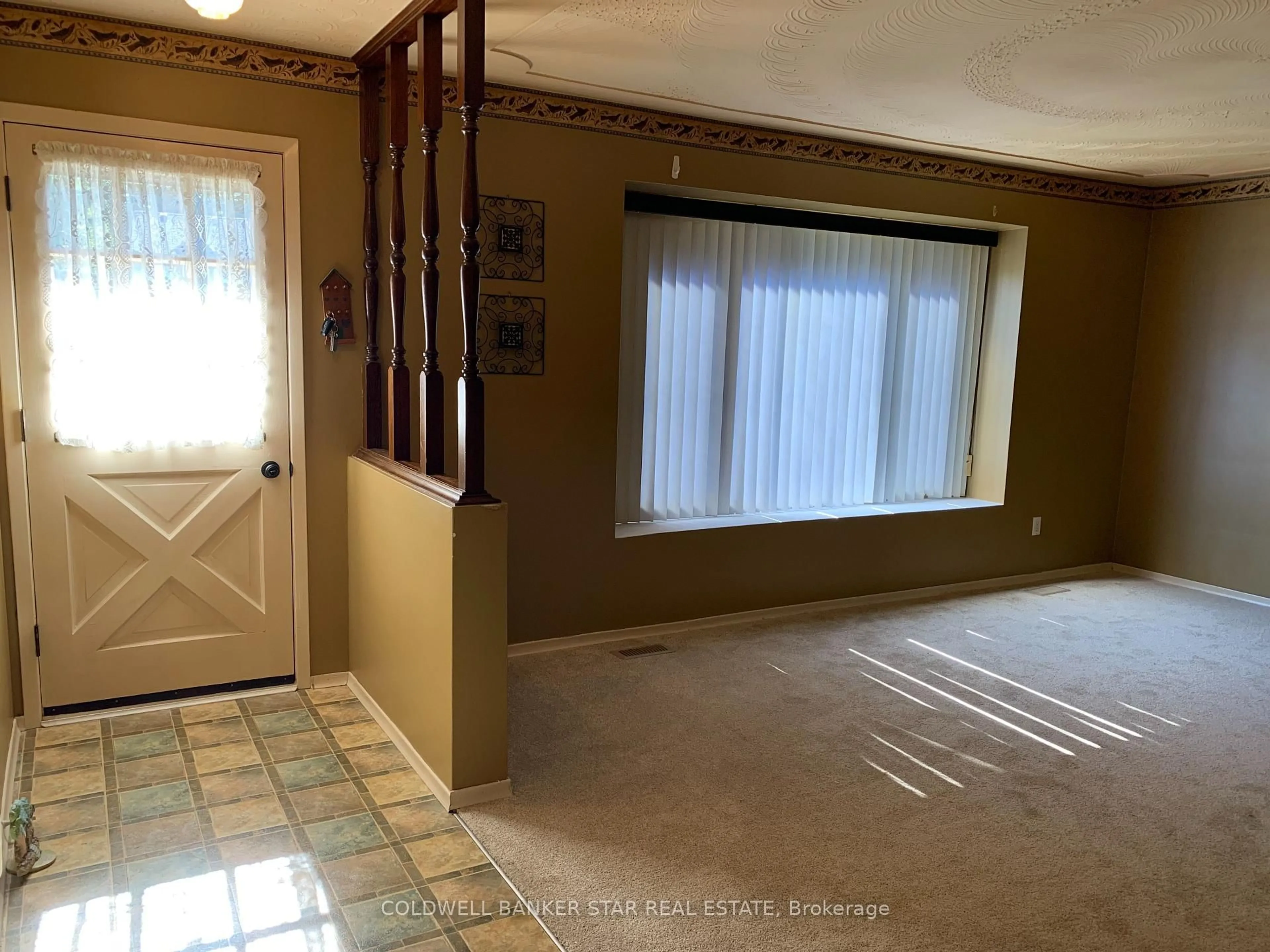 Unknown for 9 Lakeview Circ, St. Thomas Ontario N5P 4B3