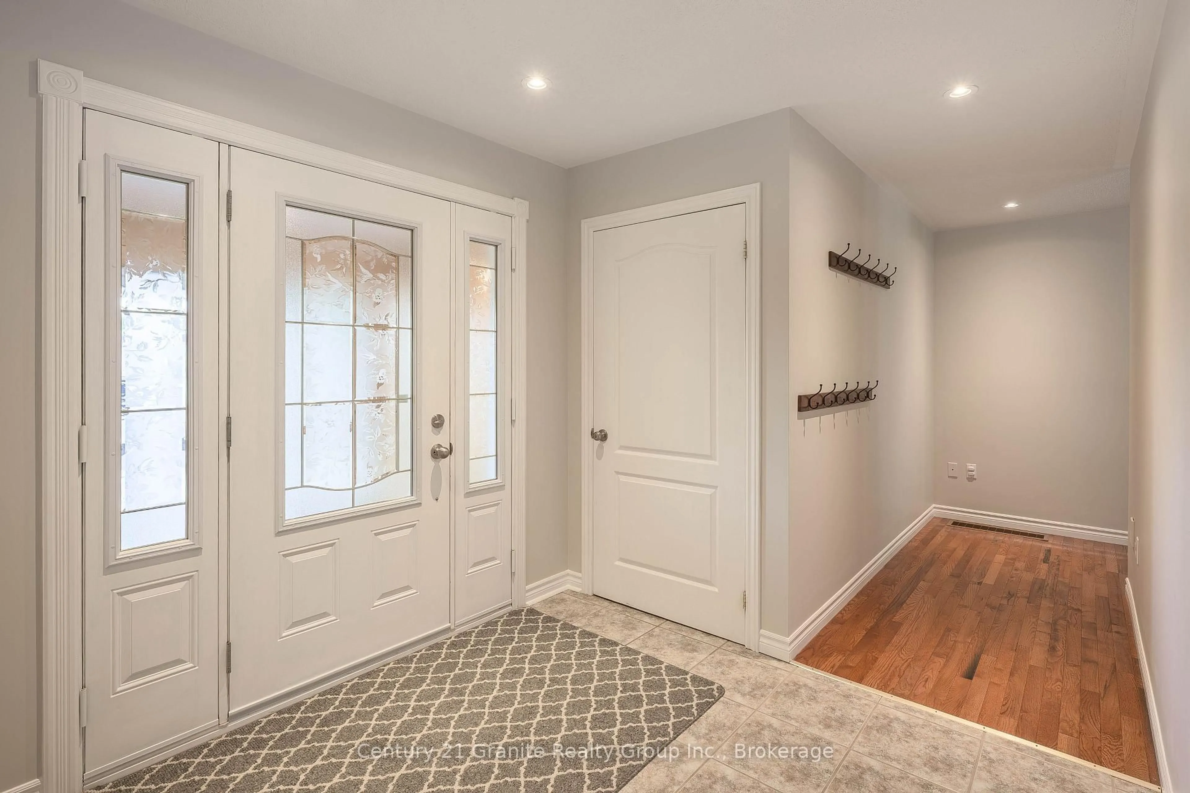 Indoor entryway for 49 Sancayne St, Dysart et al Ontario K0M 1S0