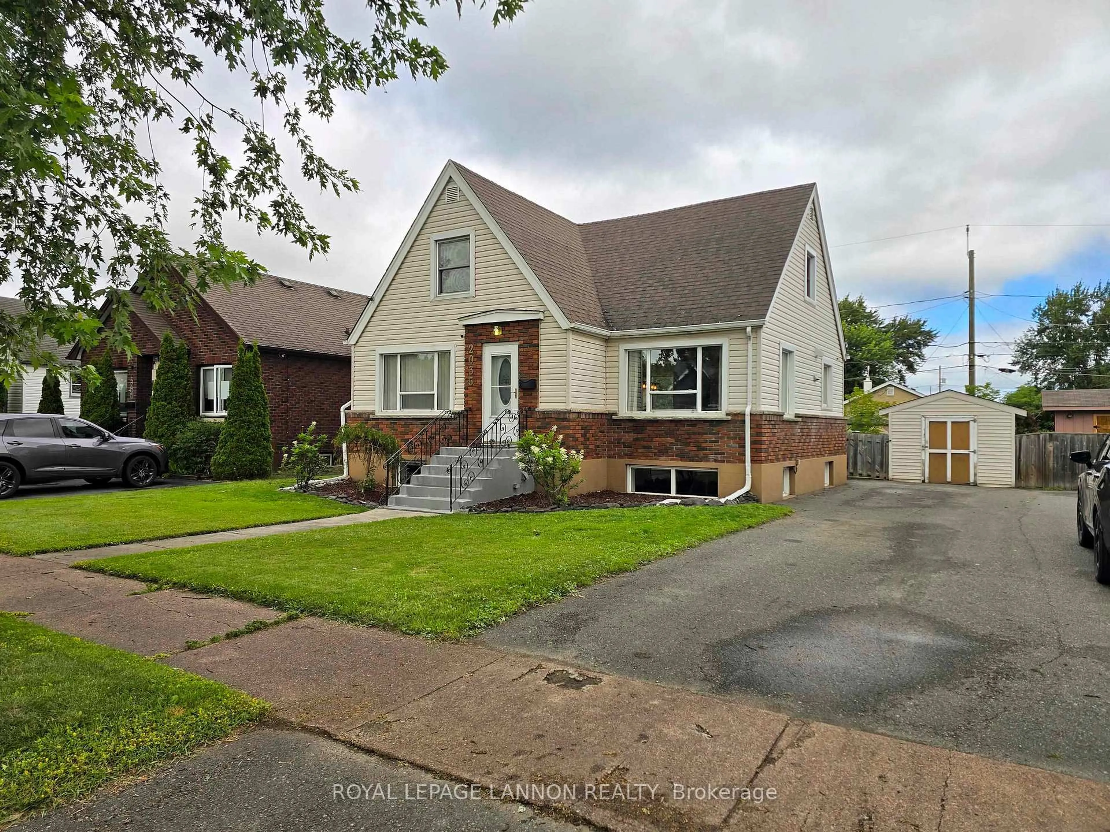 Home with brick exterior material, street for 2035 Hamilton Ave, Thunder Bay Ontario P7E 4Y3