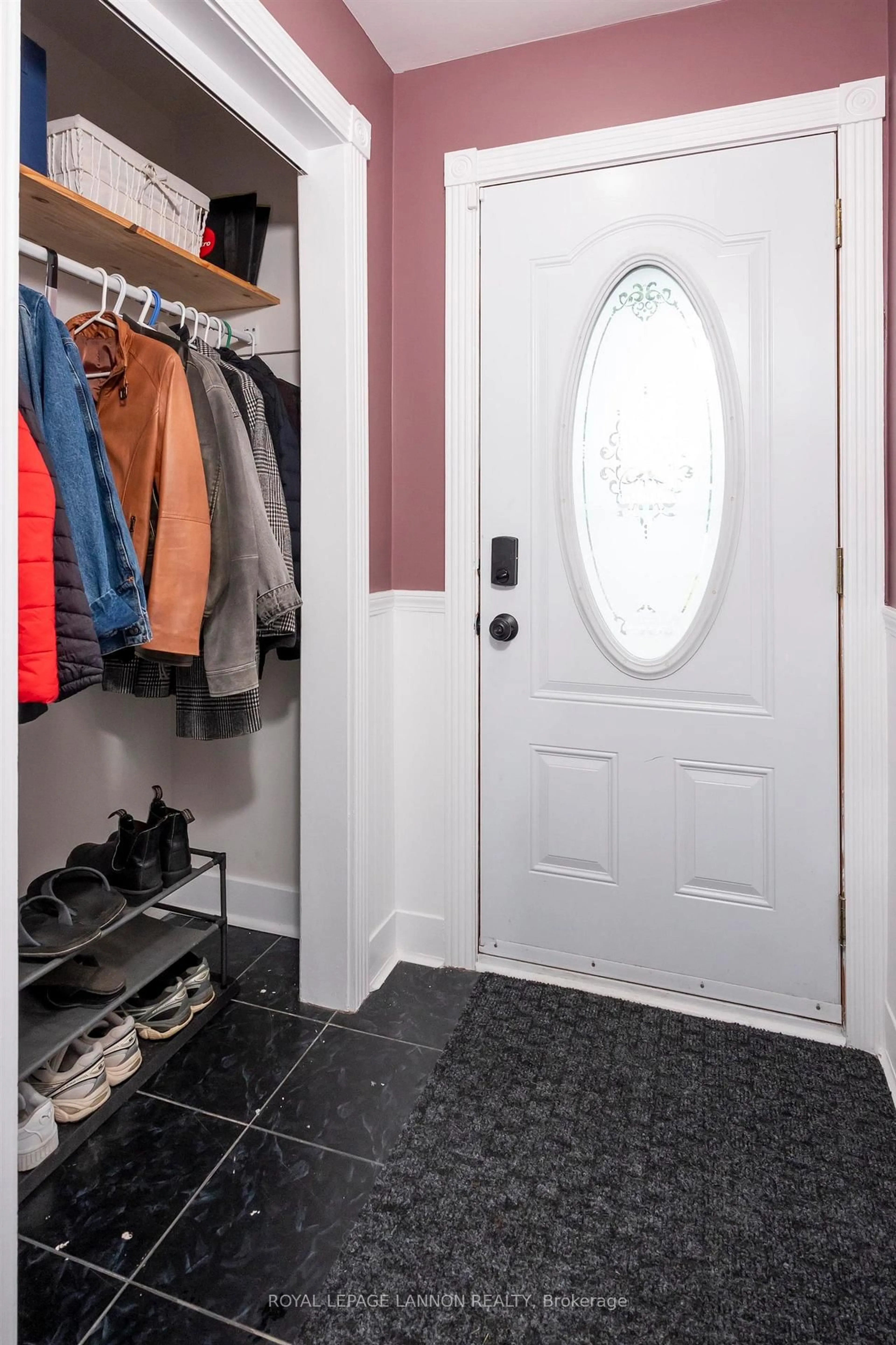 Indoor entryway for 2035 Hamilton Ave, Thunder Bay Ontario P7E 4Y3