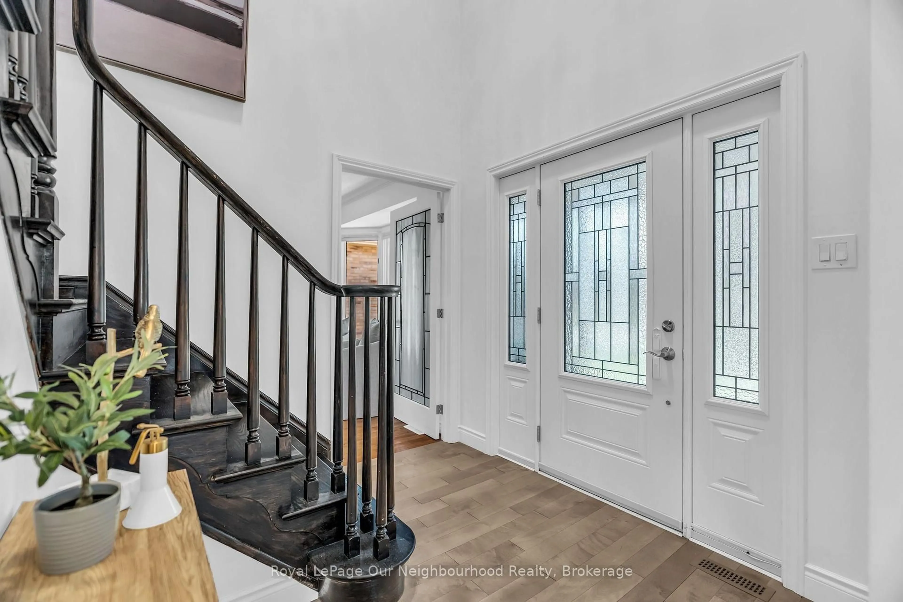Indoor entryway for 135 Kanata Cres, London South Ontario N6J 4S1