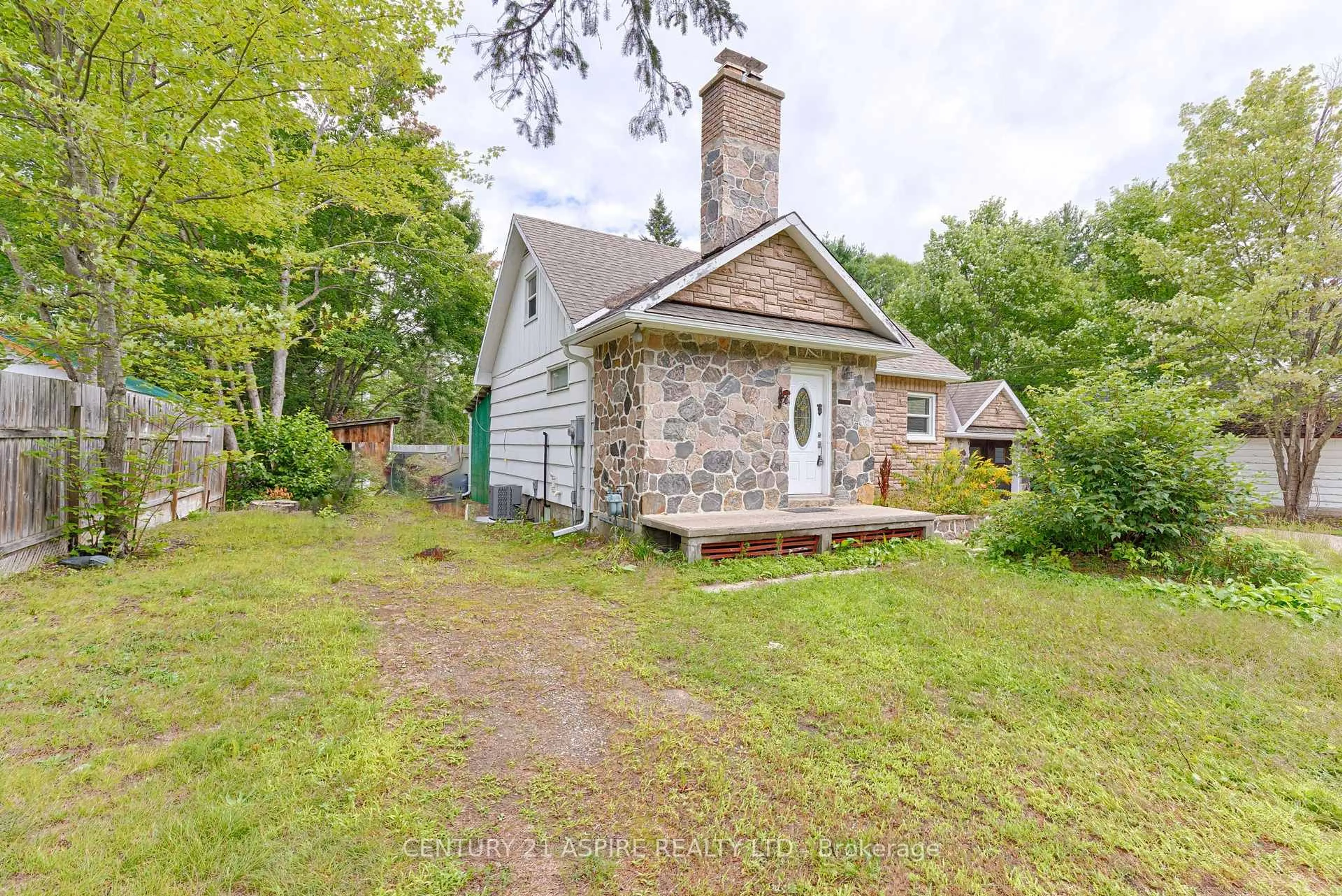 Patio, building for 32868 Highway 17 Highway, Deep River Ontario K0J 1P0