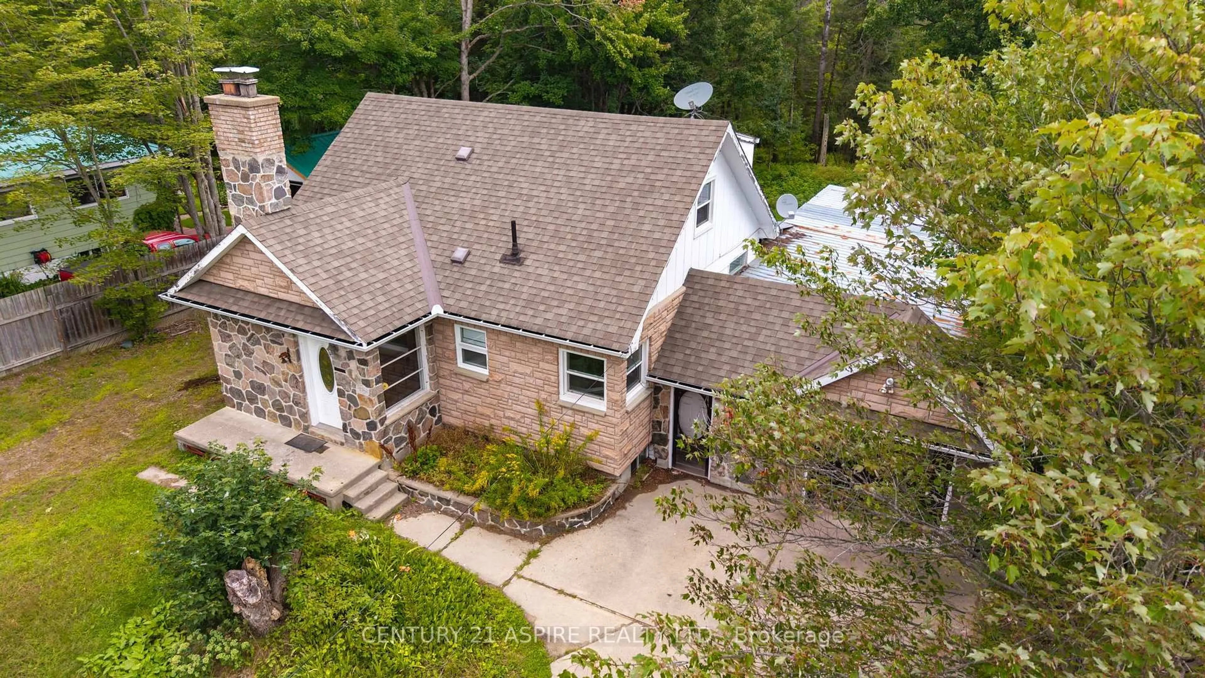 A pic from outside/outdoor area/front of a property/back of a property/a pic from drone, street for 32868 Highway 17 Highway, Deep River Ontario K0J 1P0