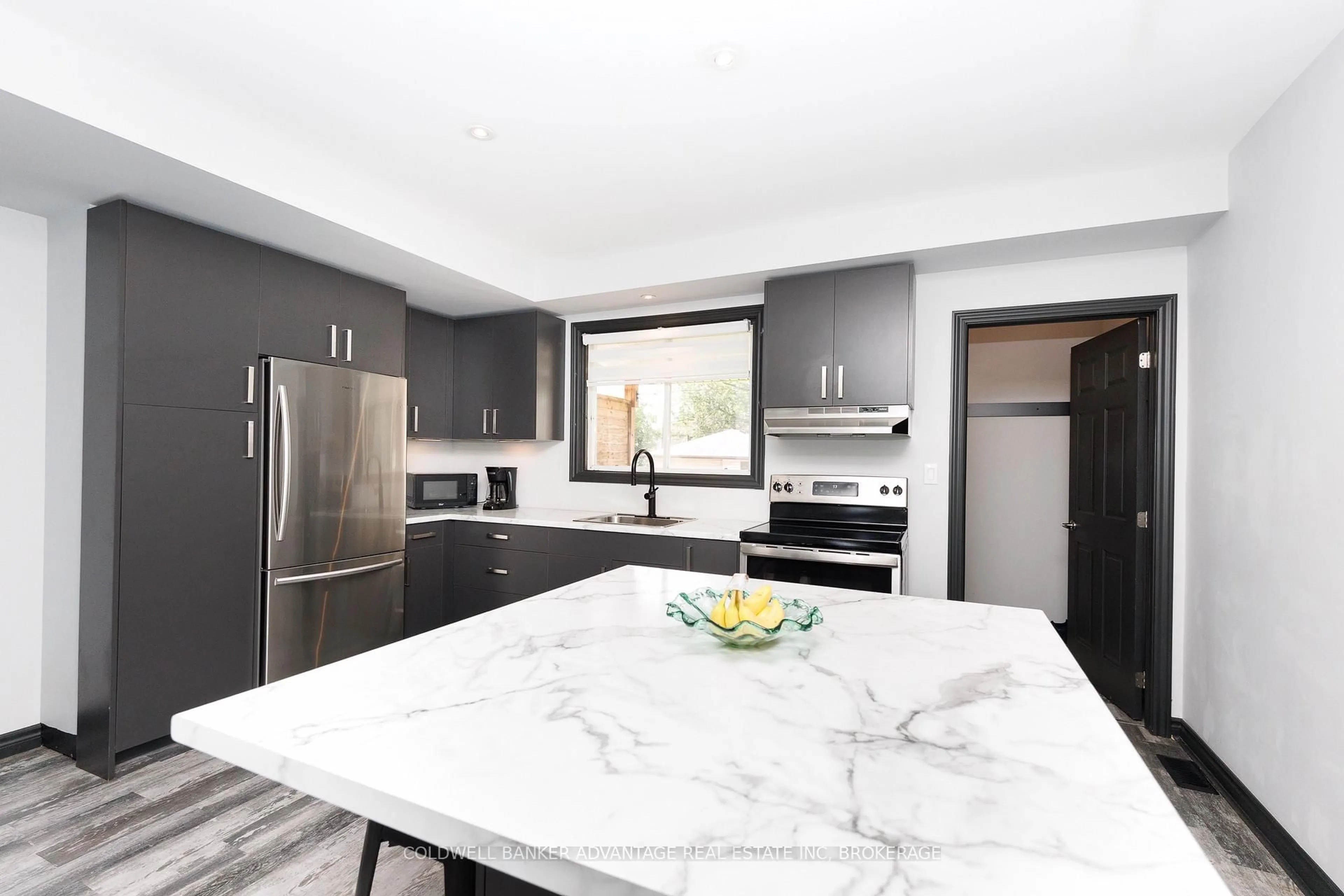 Contemporary kitchen, ceramic/tile floor for 197 Lincoln St, Welland Ontario L3B 4M8