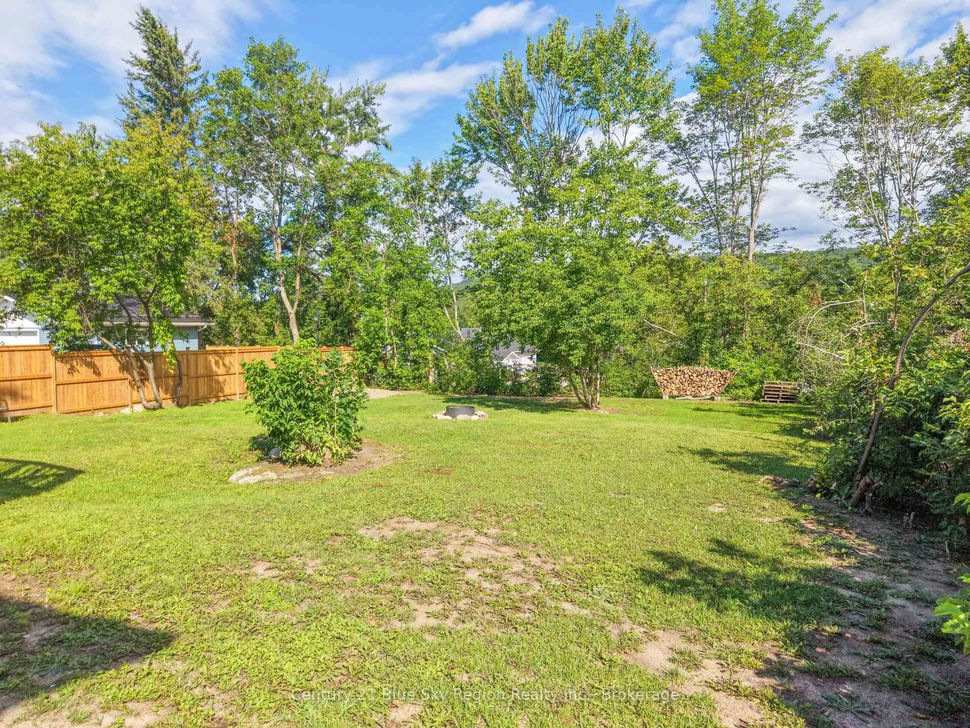 A pic from outside/outdoor area/front of a property/back of a property/a pic from drone, forest/trees view for 980 Lily St, Mattawa Ontario P0H 1V0