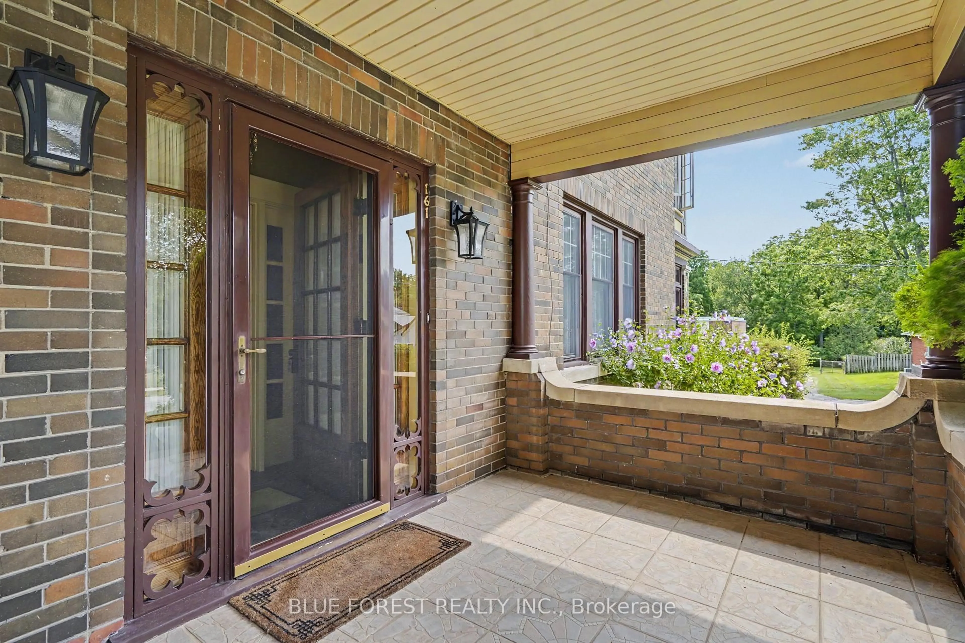 Indoor entryway for 161 Nancy St, Dutton/Dunwich Ontario N0L 1J0