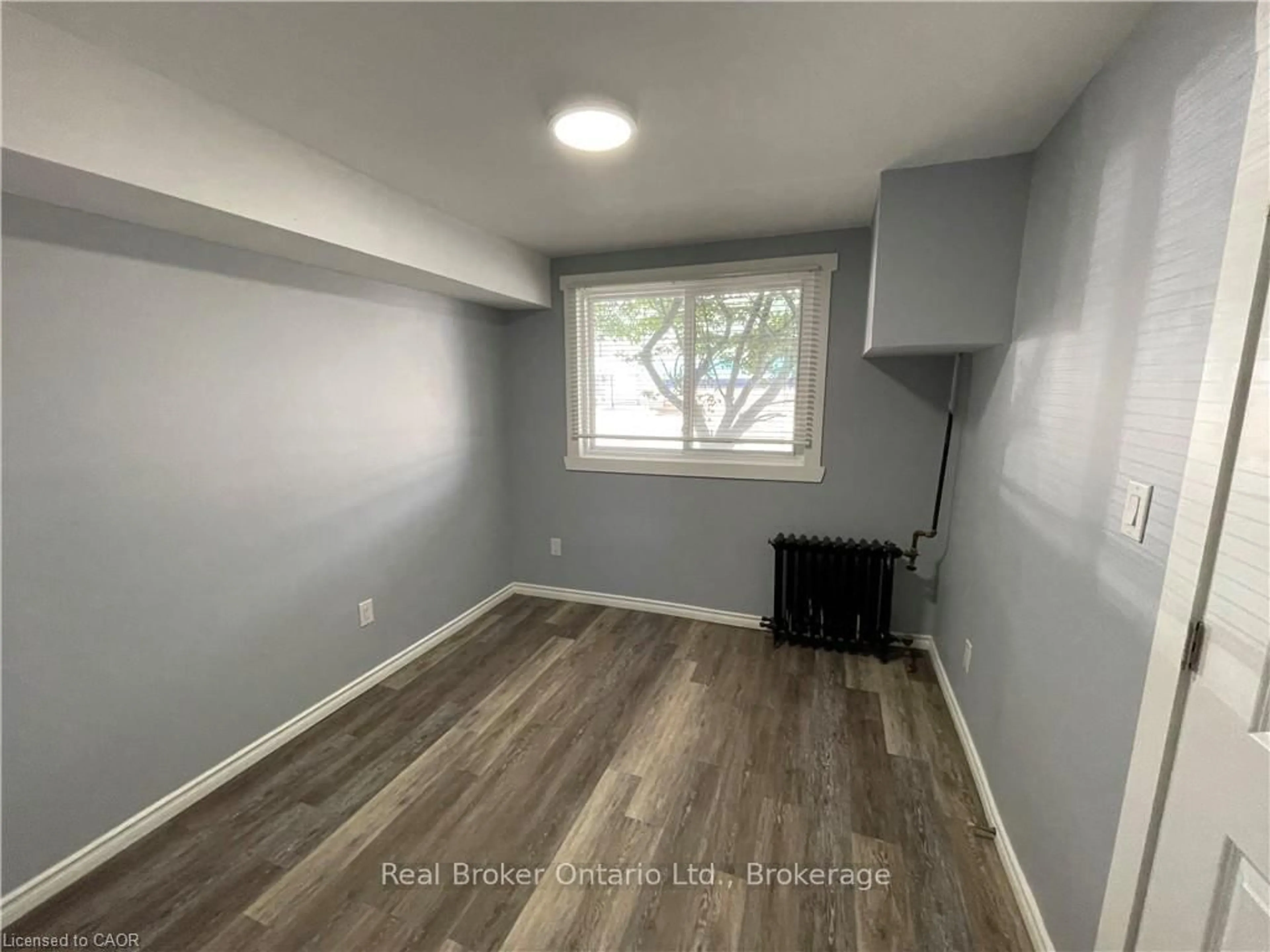 A pic of a room for 468-476 MAIN St, Hamilton Ontario L8N 1K6