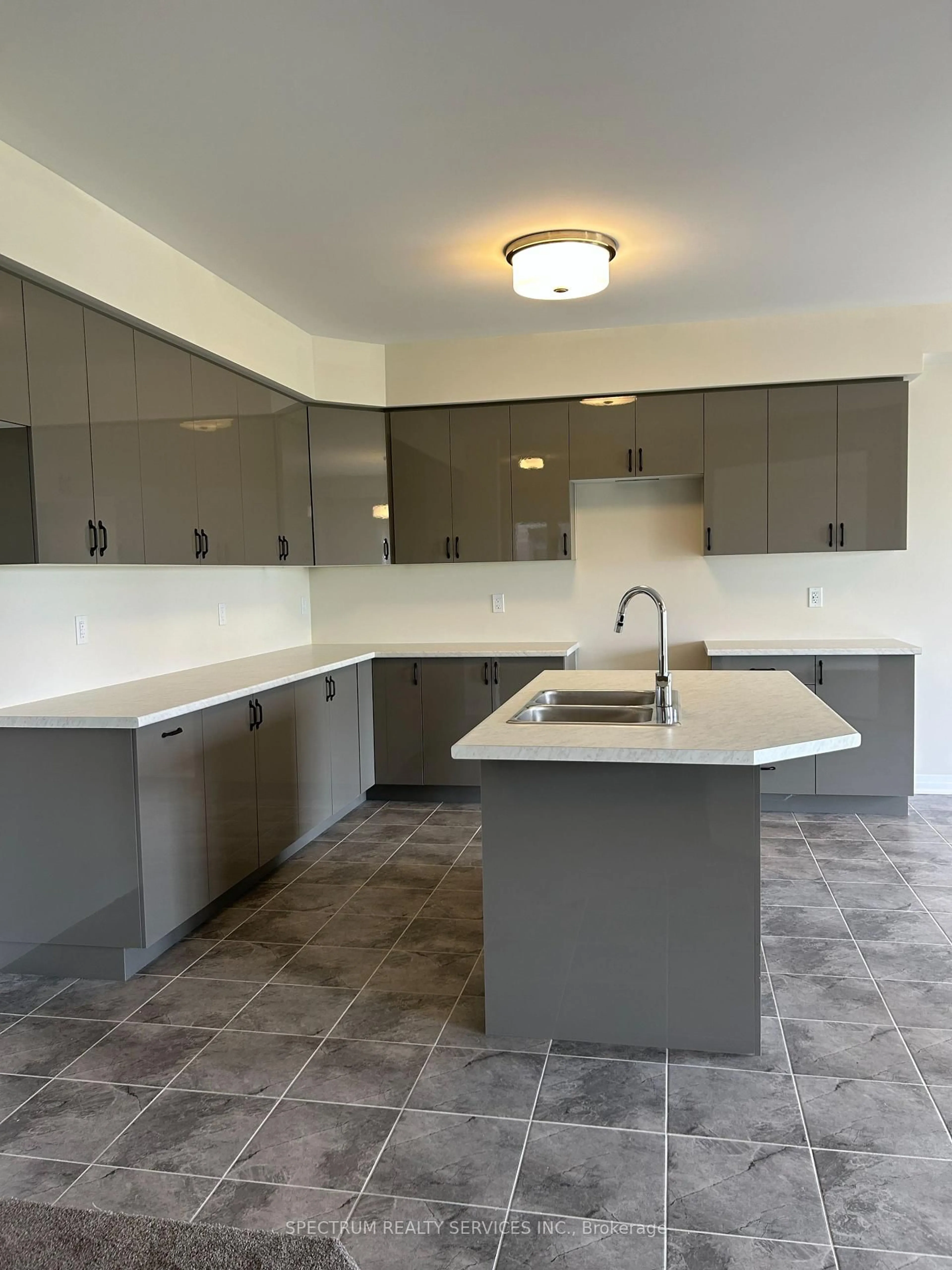 Open concept kitchen, ceramic/tile floor for 10 Arding Circ, Brantford Ontario N3L 0P6