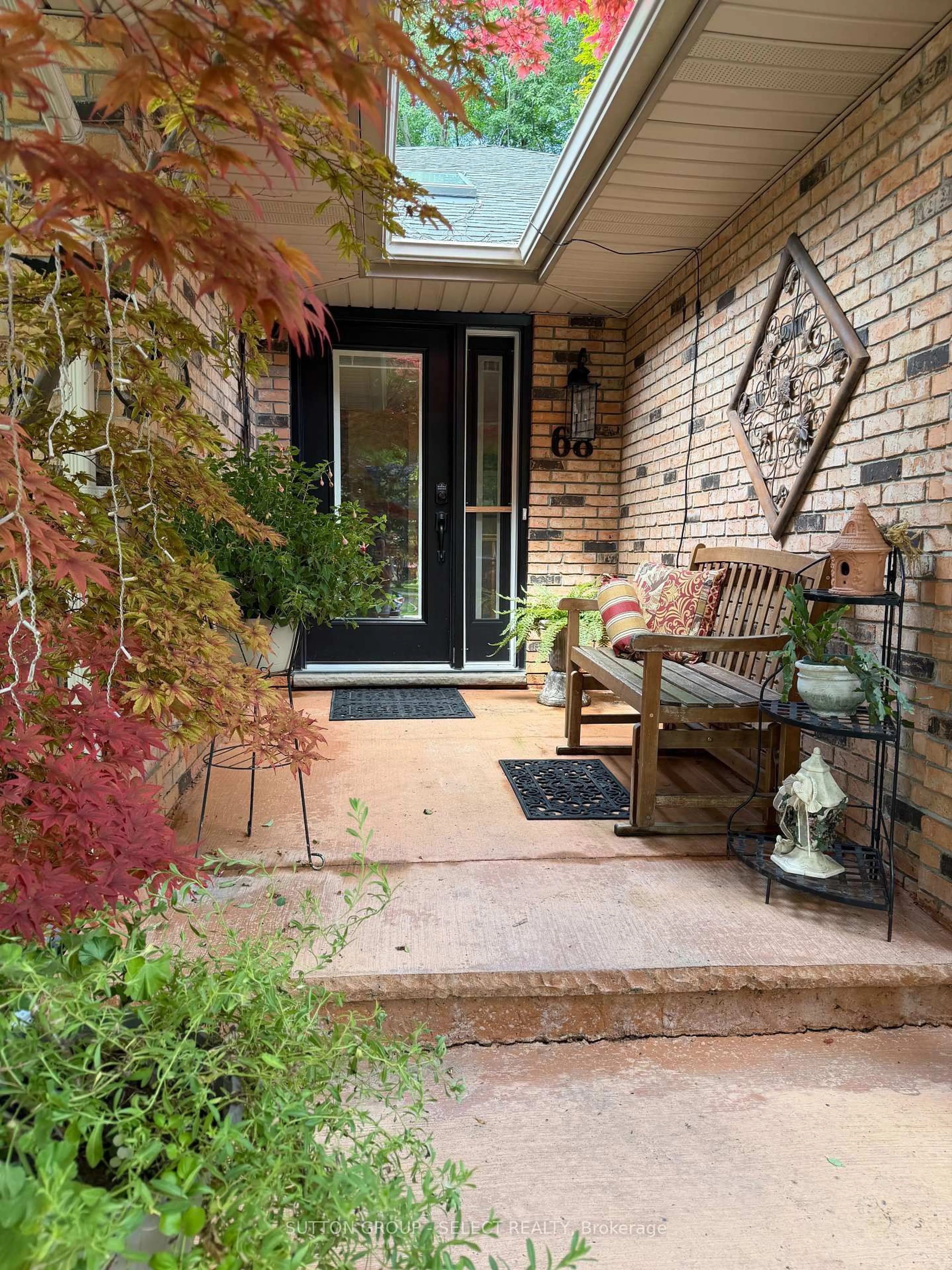 Indoor entryway for 68 Midale Cres, London North Ontario N5X 3C4