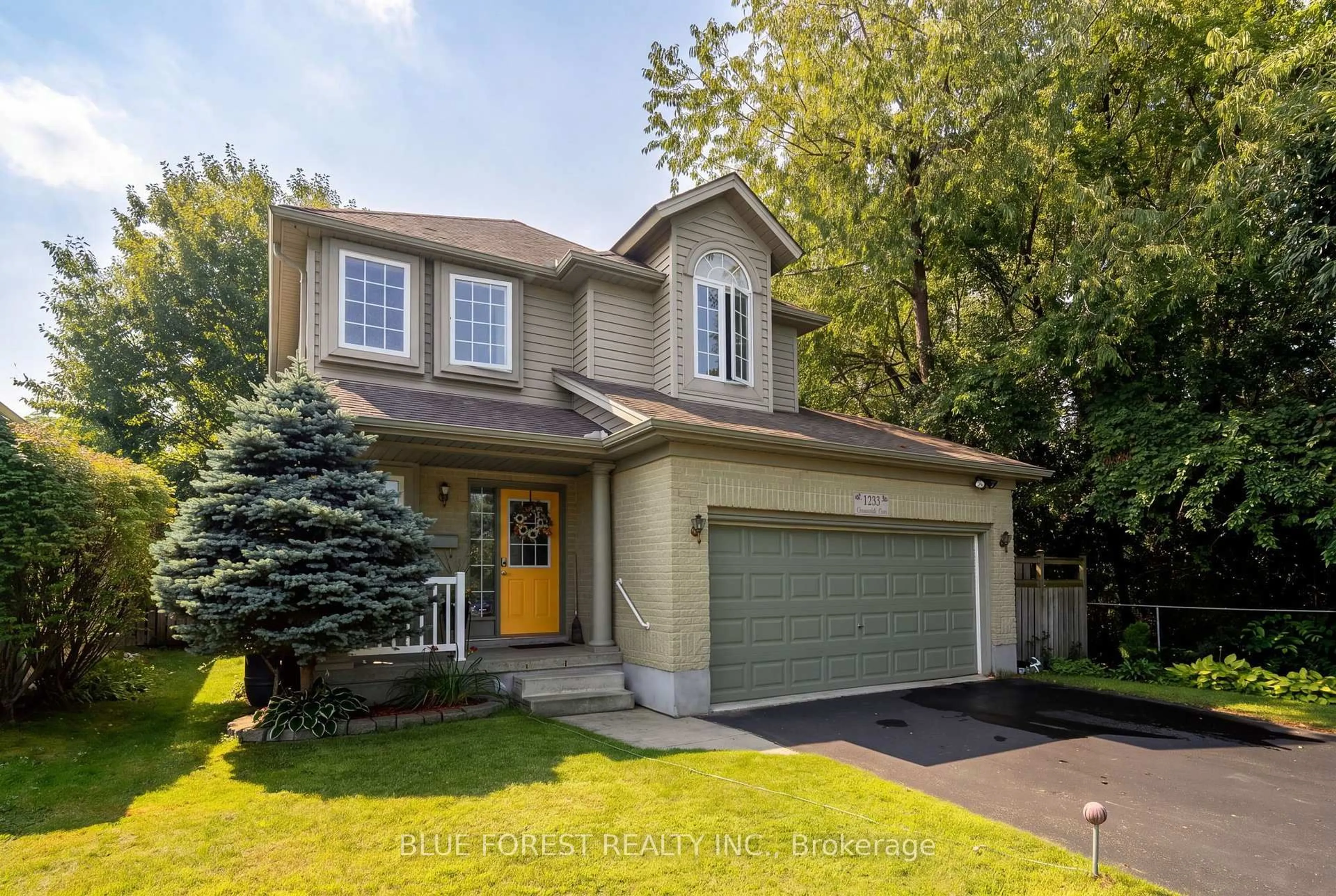Home with vinyl exterior material, street for 1233 Crosscreek Cres, London East Ontario N5Y 6H6