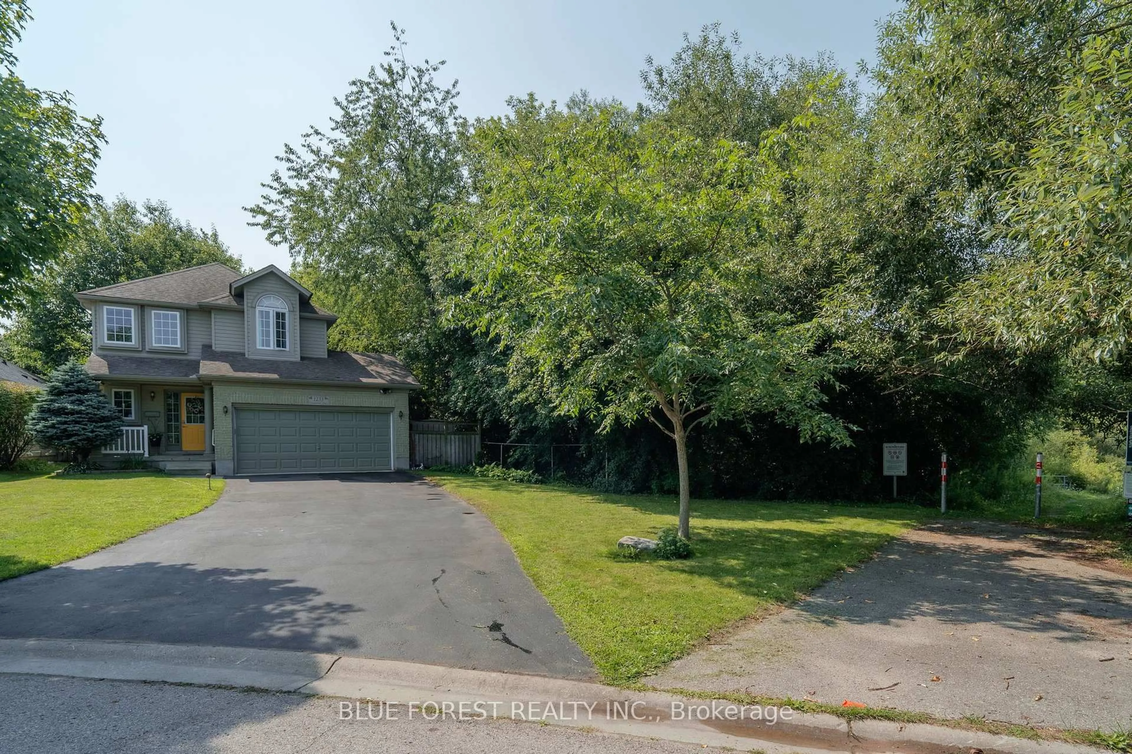 A pic from outside/outdoor area/front of a property/back of a property/a pic from drone, street for 1233 Crosscreek Cres, London East Ontario N5Y 6H6