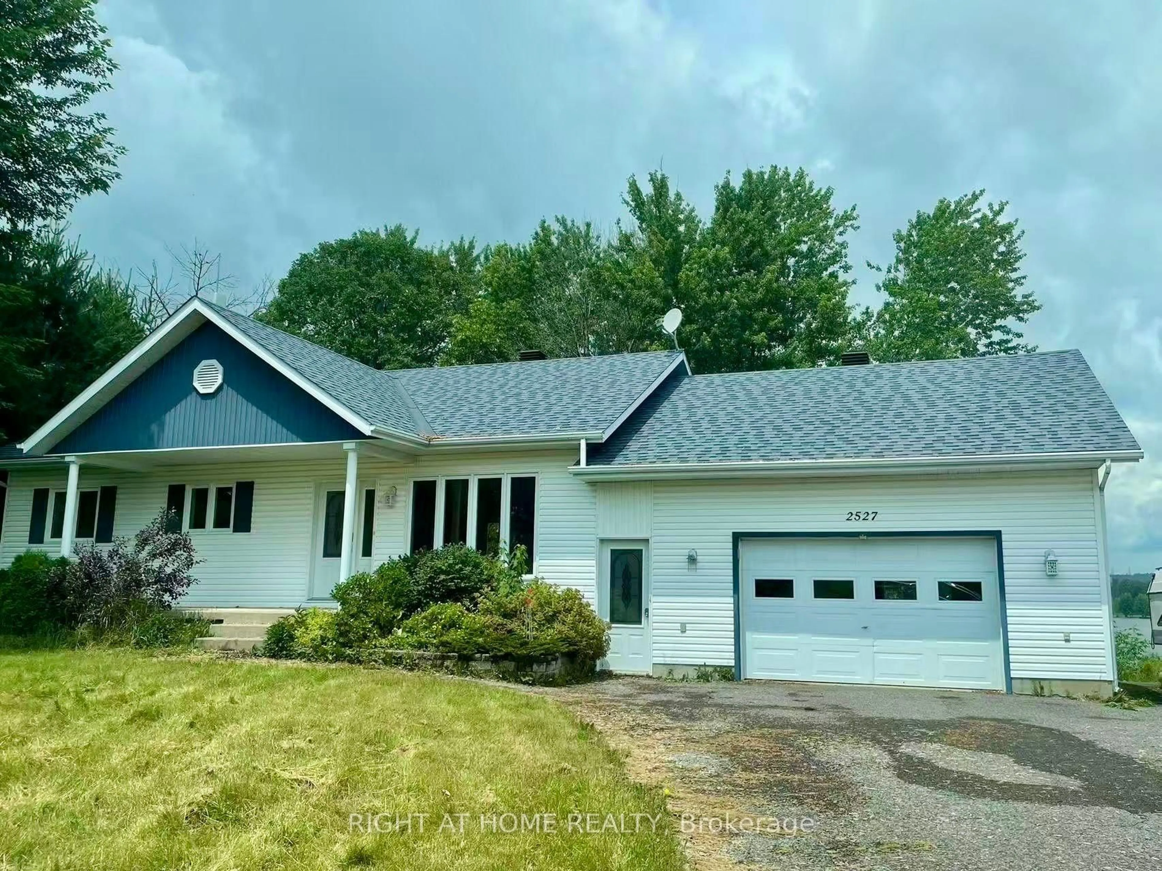 Home with vinyl exterior material, unknown for 2527 Concession 1 Rd, Alfred and Plantagenet Ontario K0B 1J0