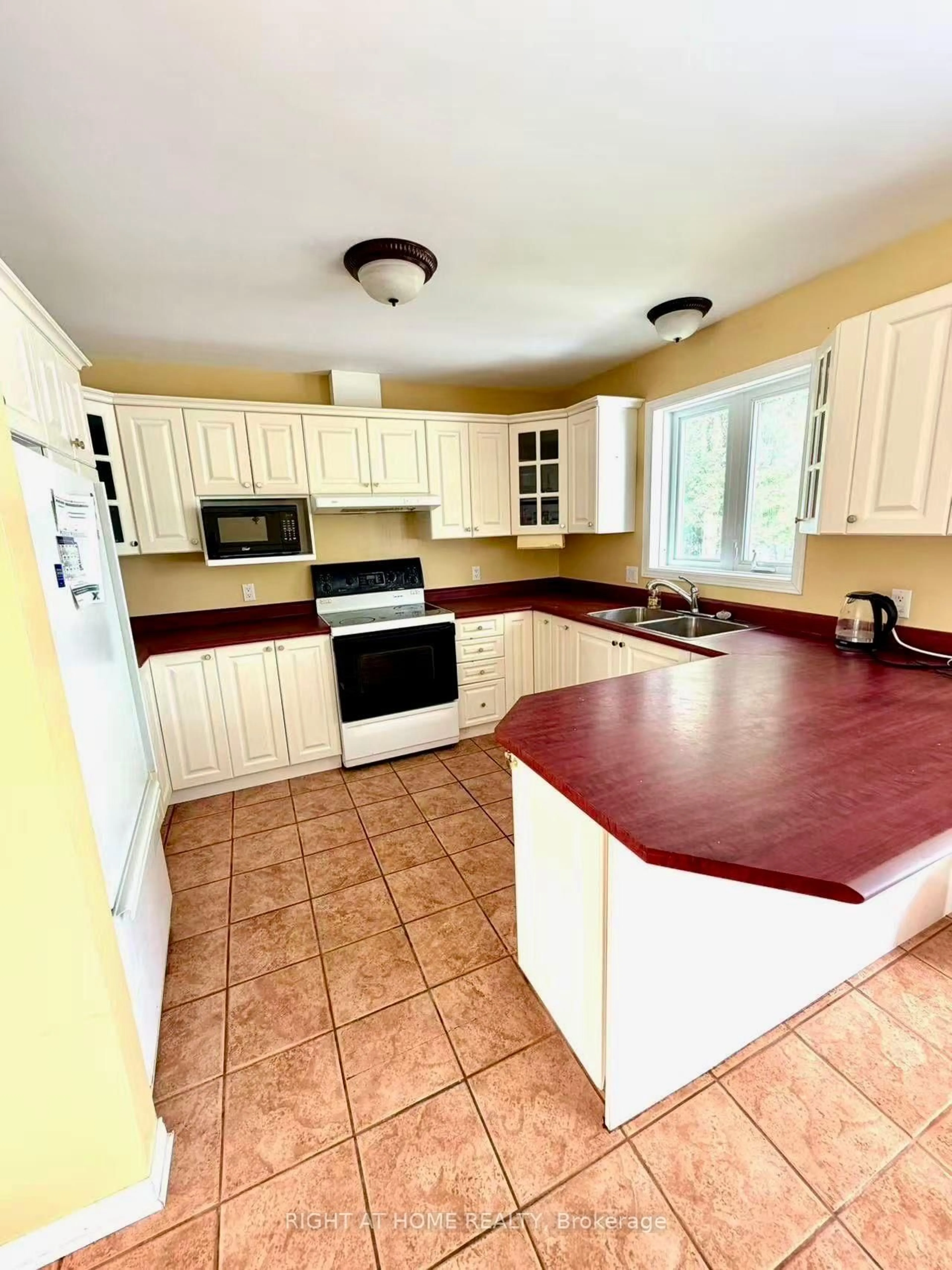 Standard kitchen, unknown for 2527 Concession 1 Rd, Alfred and Plantagenet Ontario K0B 1J0