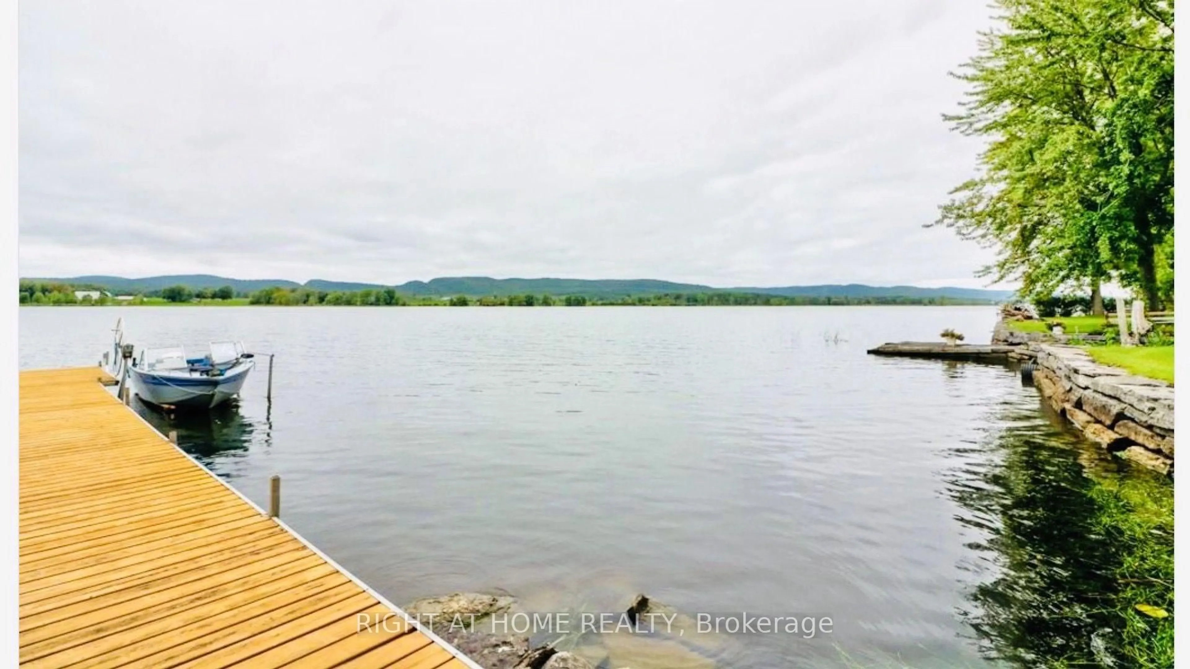 Patio, water/lake/river/ocean view for 2527 Concession 1 Rd, Alfred and Plantagenet Ontario K0B 1J0