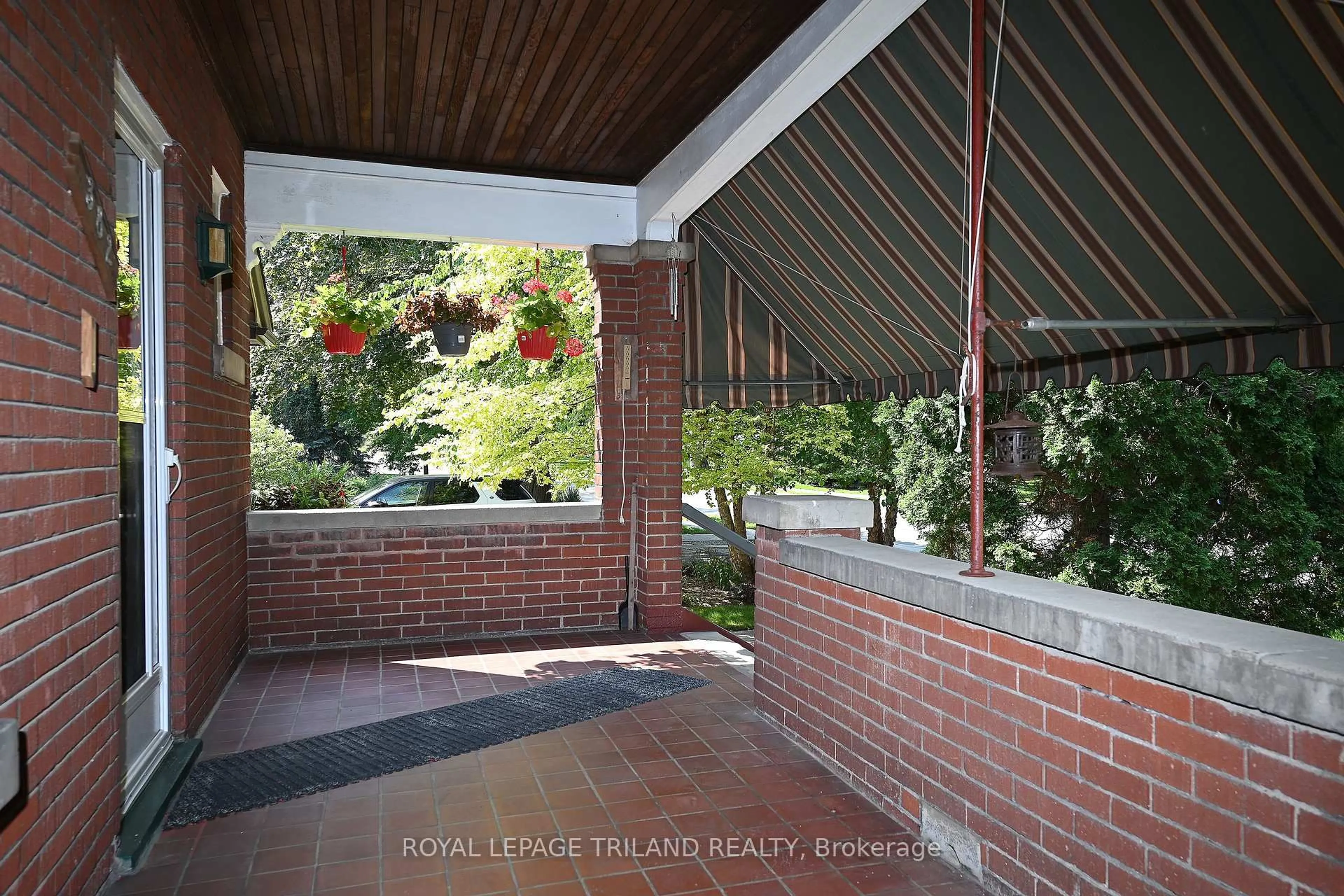 Patio, street for 382 Wortley Rd, London South Ontario N6C 3S5