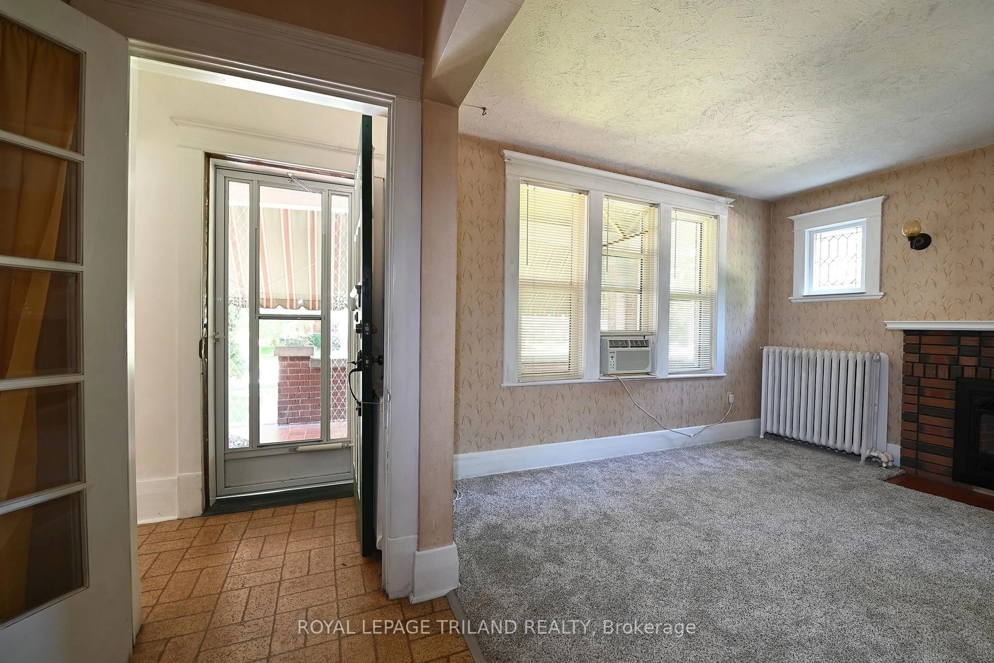 Indoor entryway for 382 Wortley Rd, London South Ontario N6C 3S5