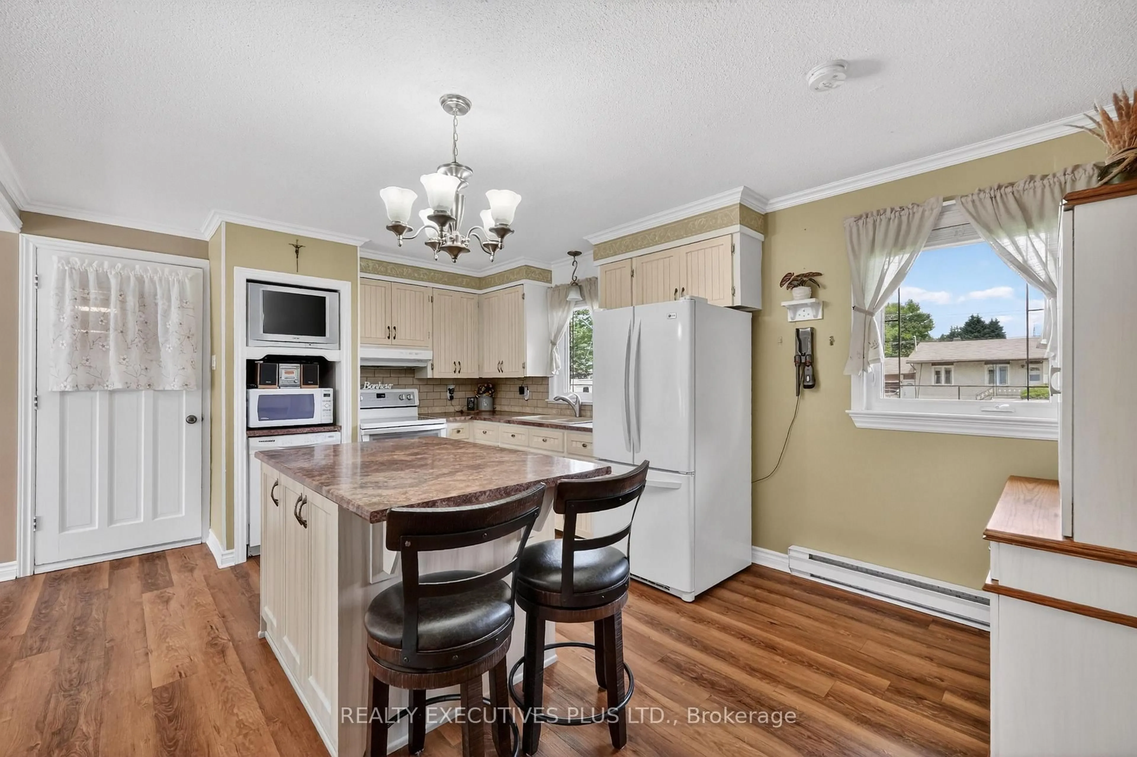 Open concept kitchen, unknown for 10 Potvin St, Clarence-Rockland Ontario K0A 1E0