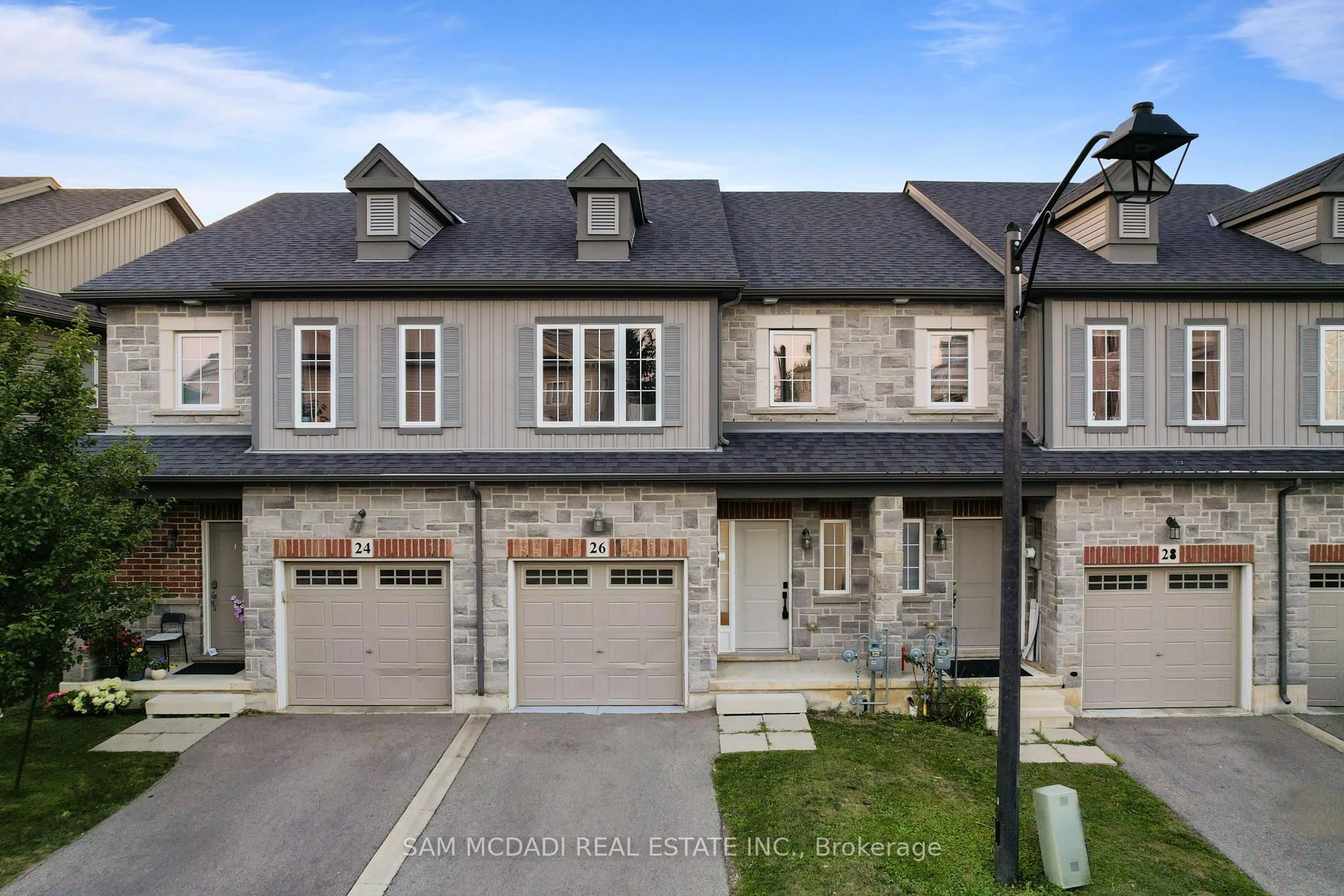 A pic from outside/outdoor area/front of a property/back of a property/a pic from drone, street for 26 Dayman Dr, Hamilton Ontario L9K 0J9