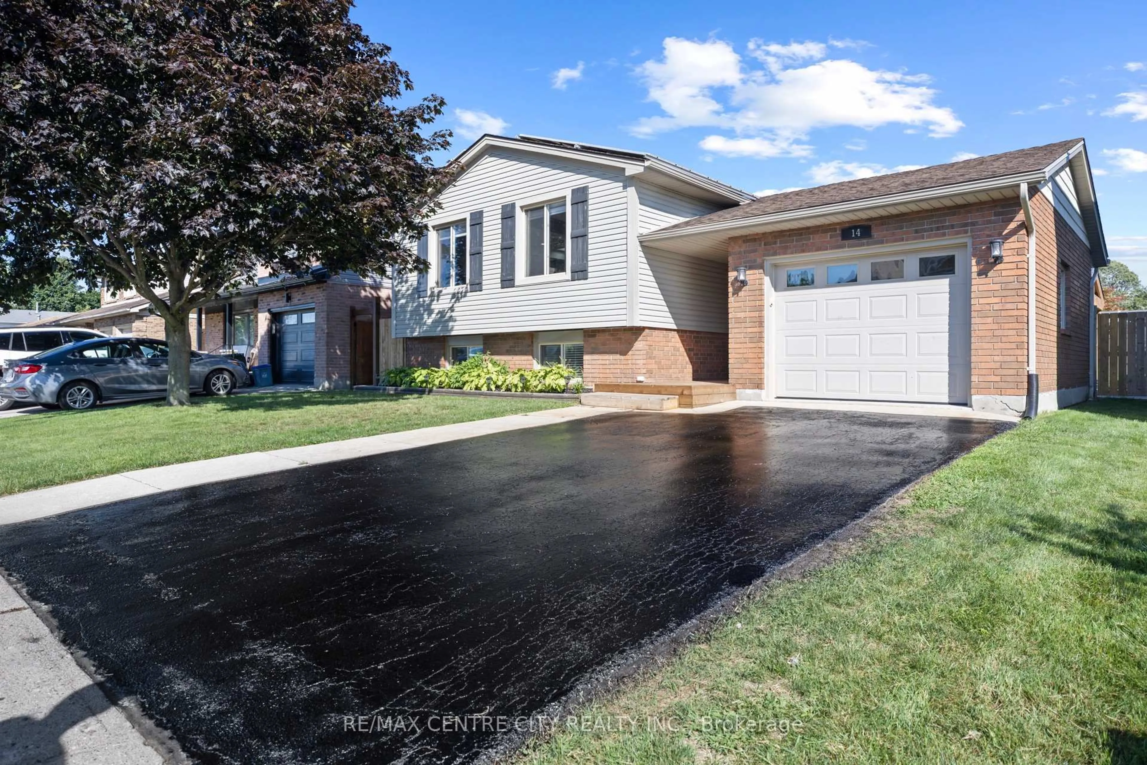 Home with vinyl exterior material, street for 14 Stokes Rd, St. Thomas Ontario N5R 5V7