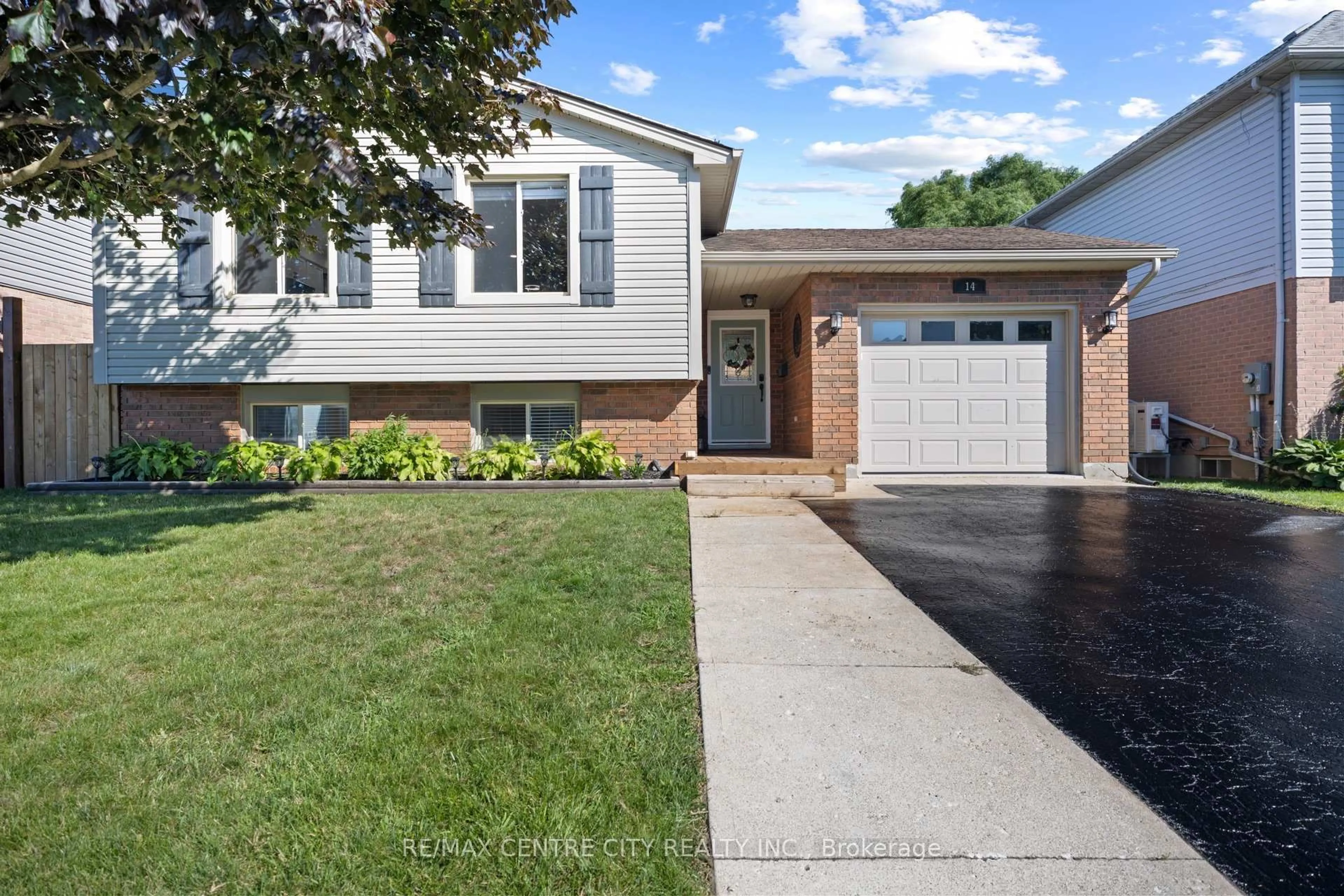 Home with vinyl exterior material, street for 14 Stokes Rd, St. Thomas Ontario N5R 5V7