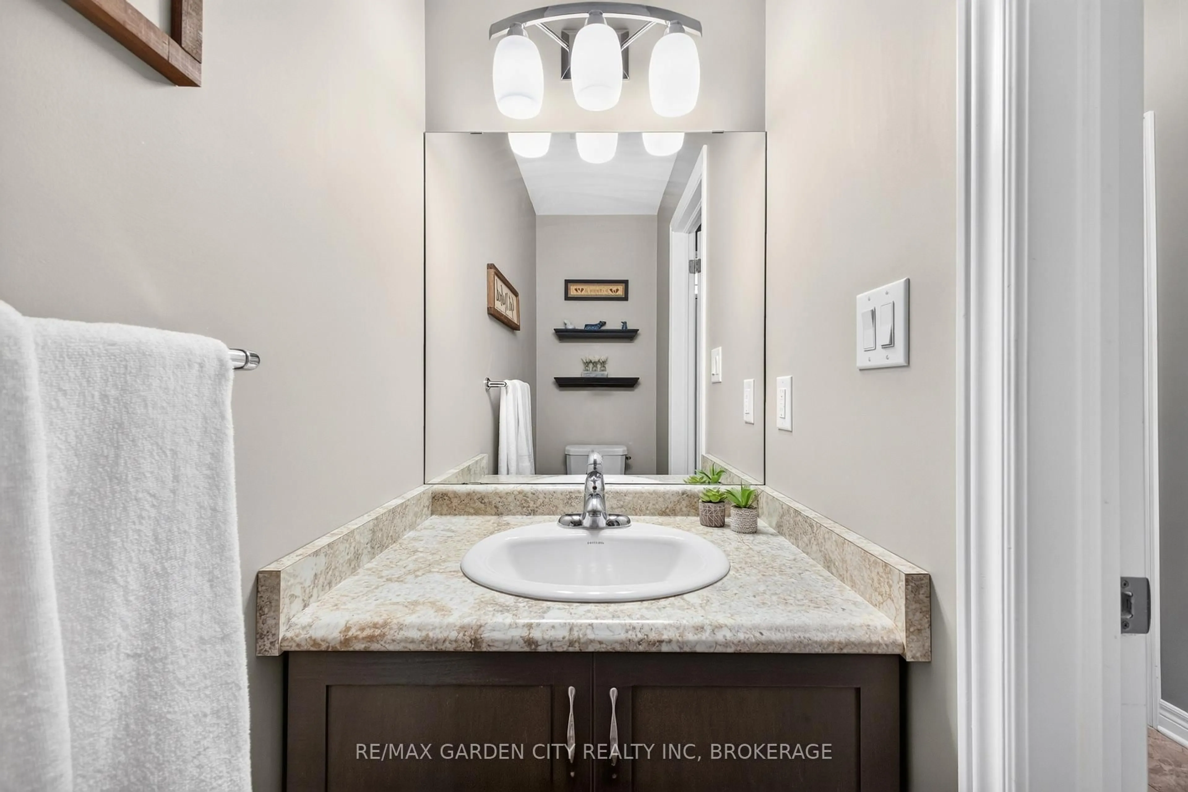 Contemporary bathroom, ceramic/tile floor for 6569 Frederica St, Niagara Falls Ontario L2G 1E1