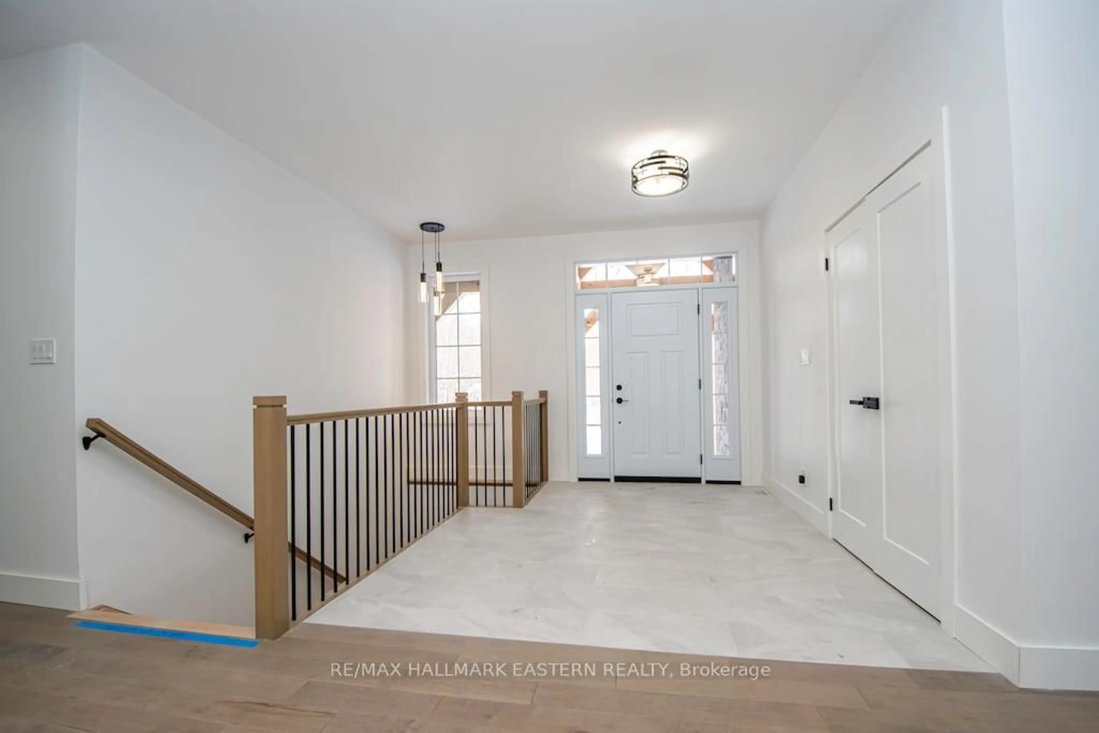 Indoor entryway for 11 Maplewood Crt, Trent Lakes Ontario K0L 1J0