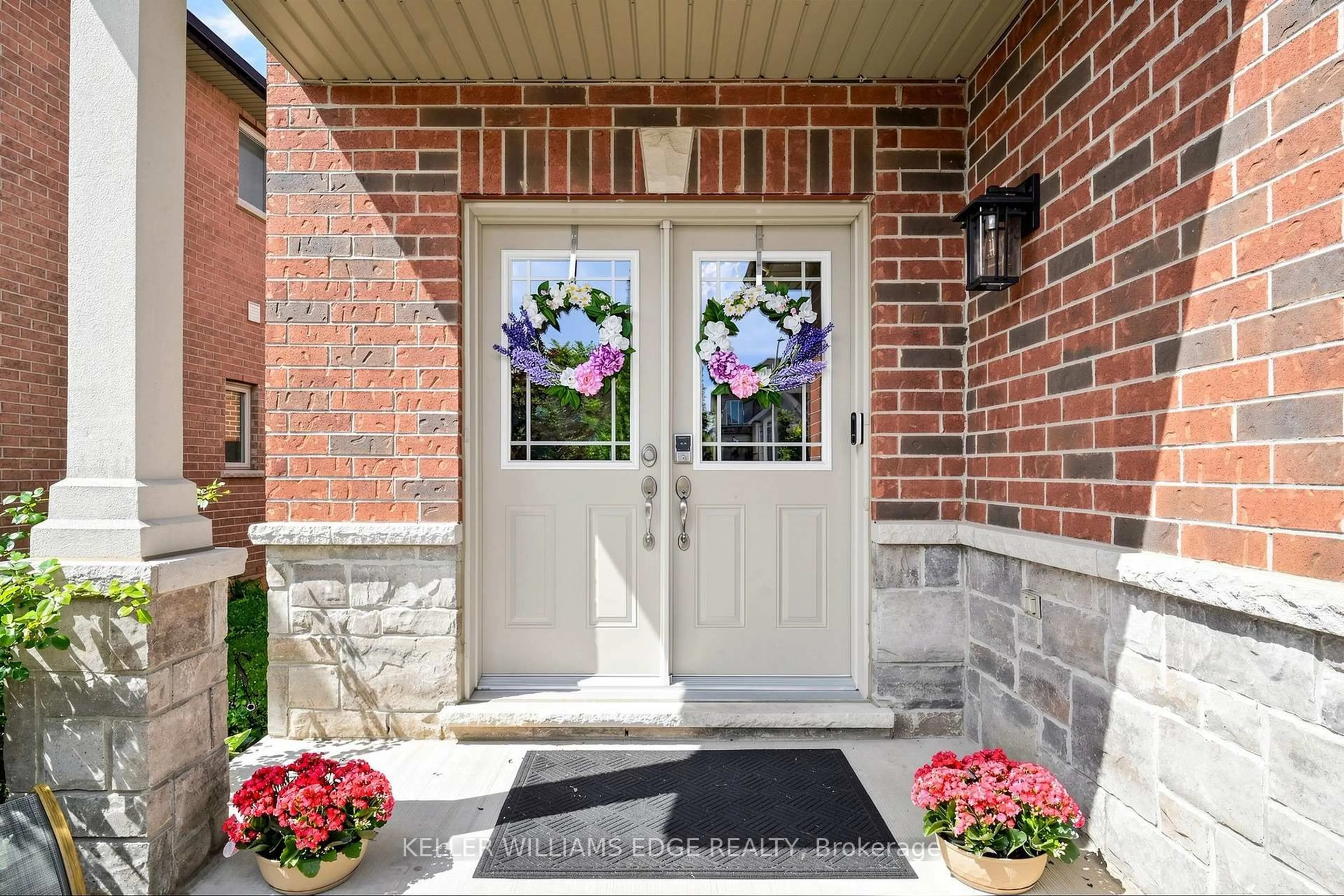 Indoor entryway for 173 Raymond Rd, Hamilton Ontario L9K 0G9