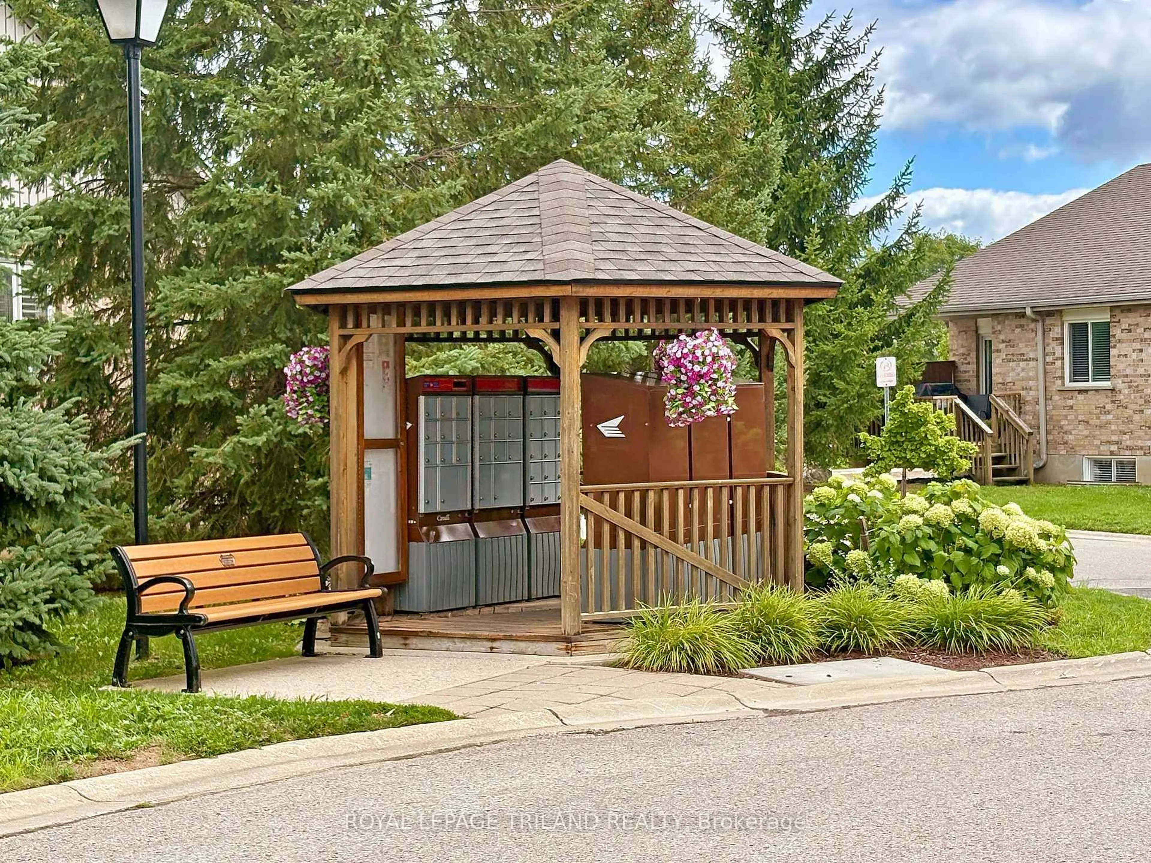 Patio, street for 572 Thistlewood Dr #38, London North Ontario N5X 4N6