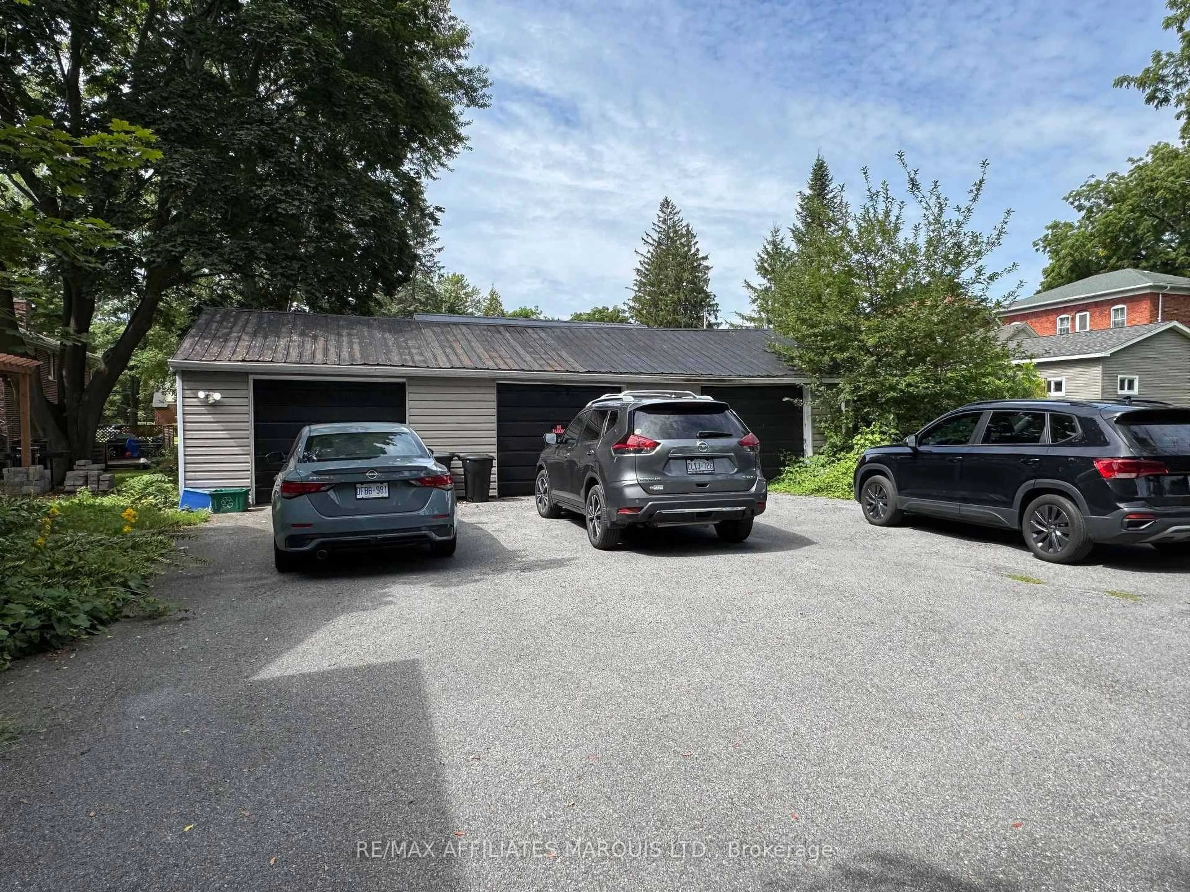 A pic from outside/outdoor area/front of a property/back of a property/a pic from drone, street for 16 Lakeshore Dr, South Dundas Ontario K0C 1X0