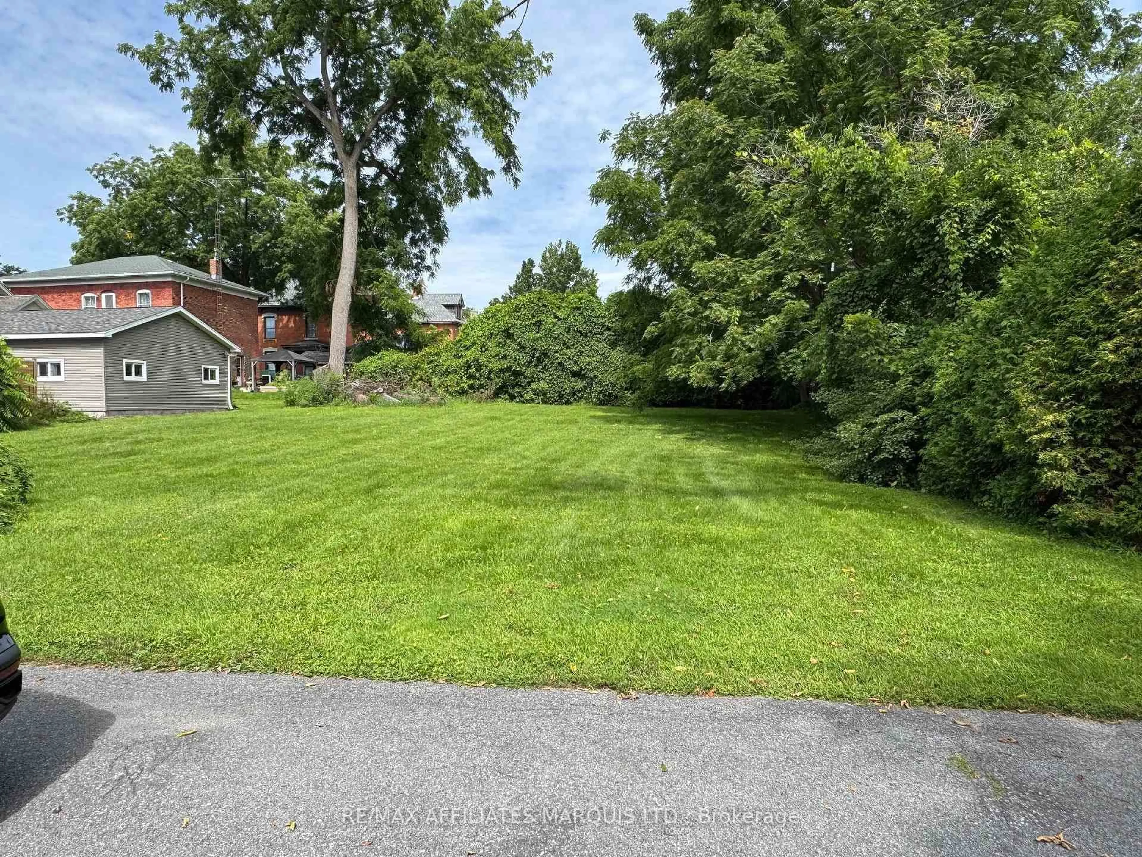 A pic from outside/outdoor area/front of a property/back of a property/a pic from drone, unknown for 16 Lakeshore Dr, South Dundas Ontario K0C 1X0