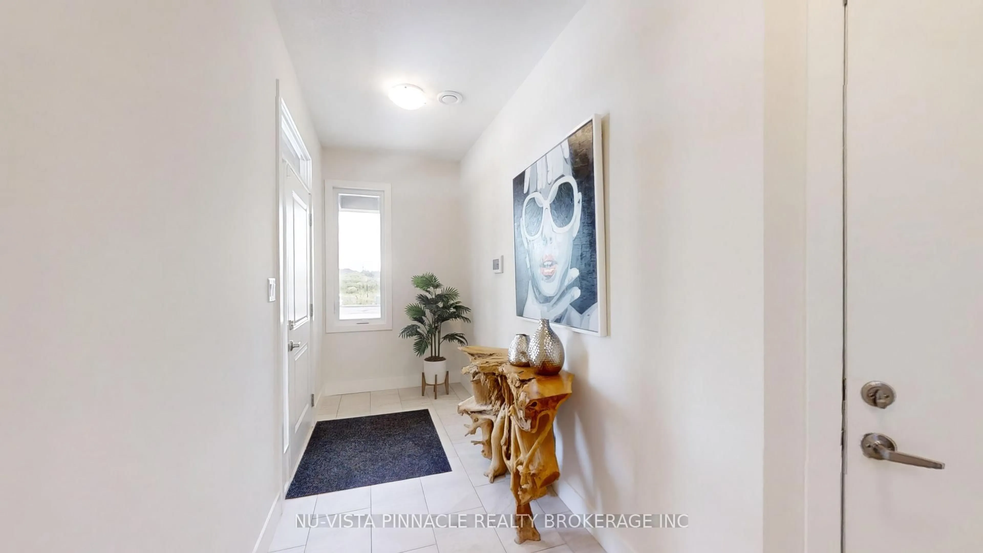 Indoor entryway for 1870 Evans Blvd #28, London South Ontario N6M 0N5