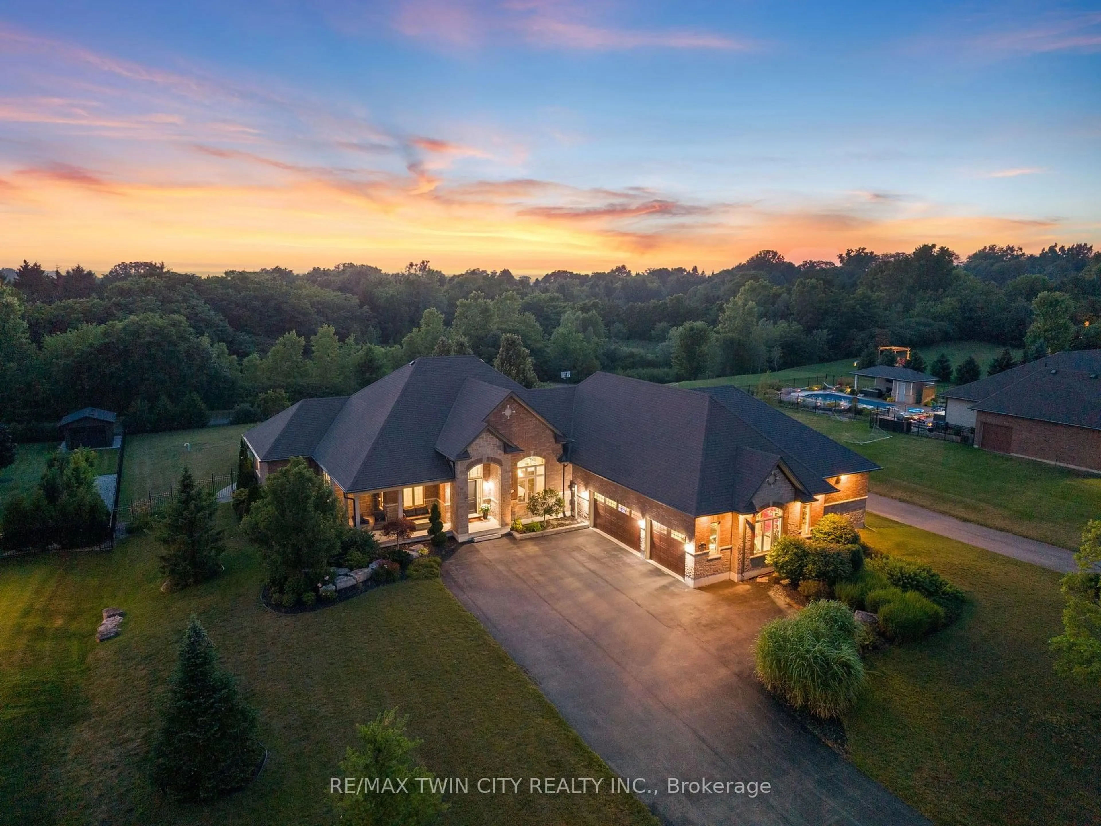A pic from outside/outdoor area/front of a property/back of a property/a pic from drone, water/lake/river/ocean view for 13 Wingrove Woods Wood, Brantford Ontario N3T 5L7