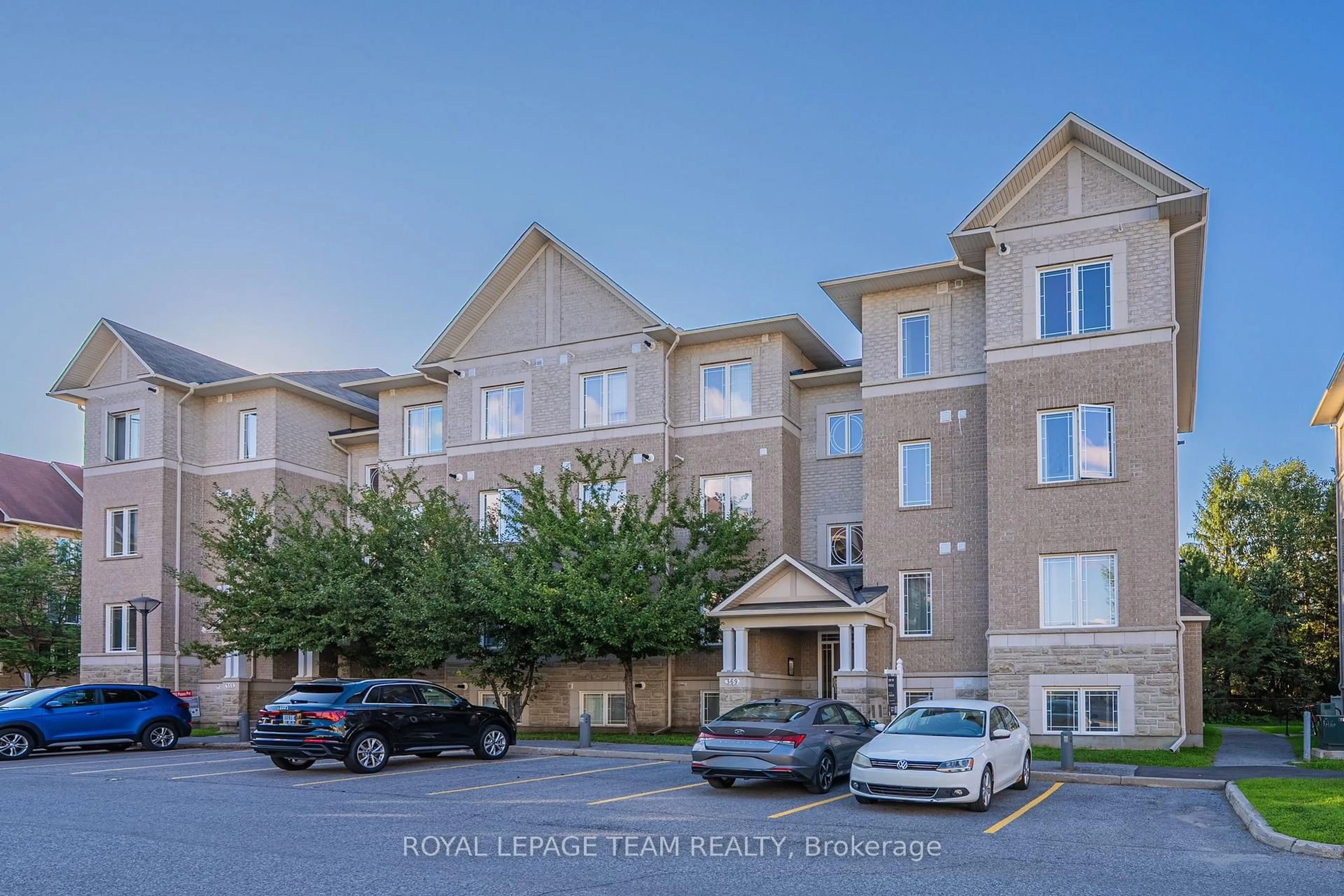 A pic from outside/outdoor area/front of a property/back of a property/a pic from drone, mountain view for 369 Paseo Private #2, Ottawa Ontario K2G 4N7