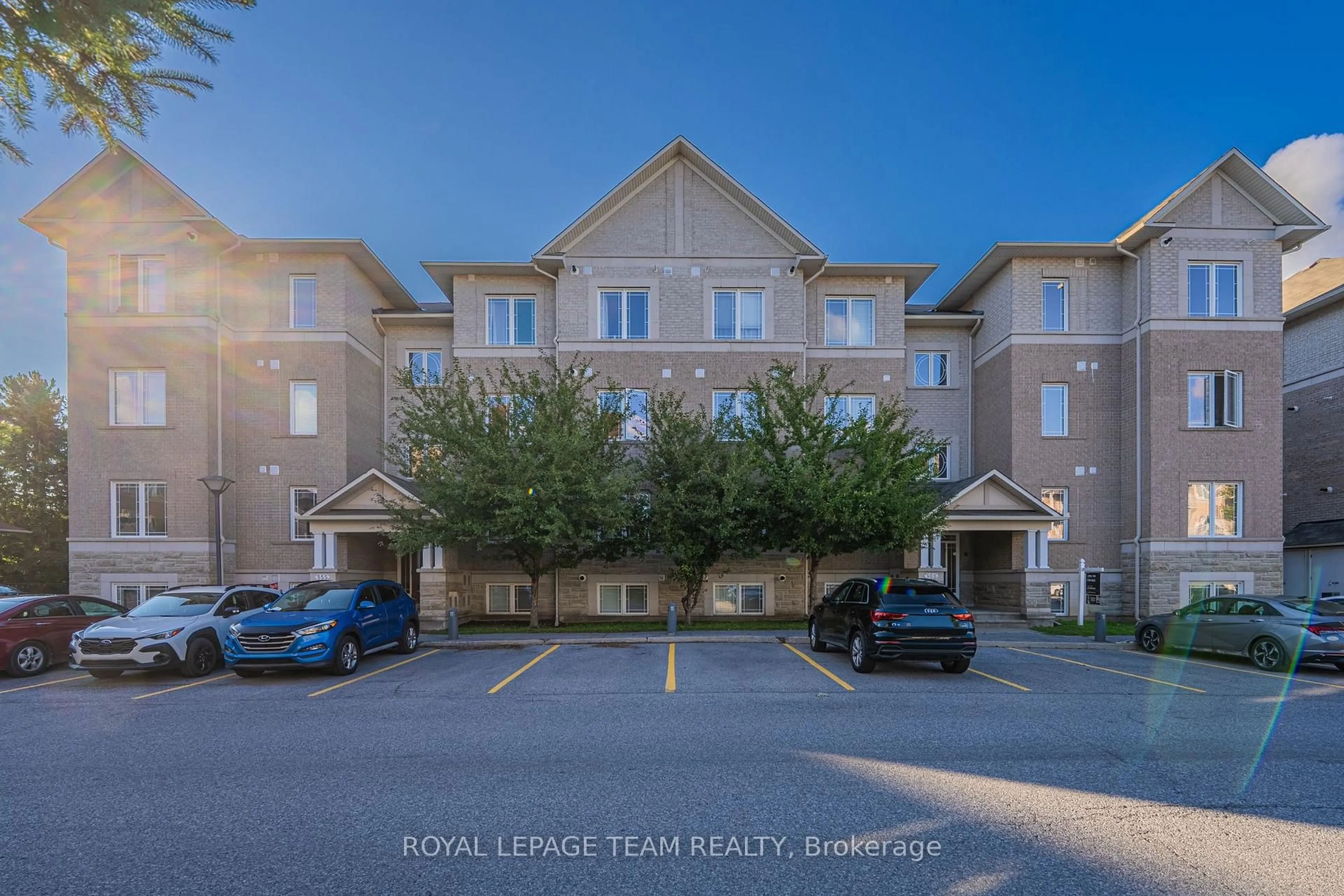 A pic from outside/outdoor area/front of a property/back of a property/a pic from drone, unknown for 369 Paseo Private #2, Ottawa Ontario K2G 4N7